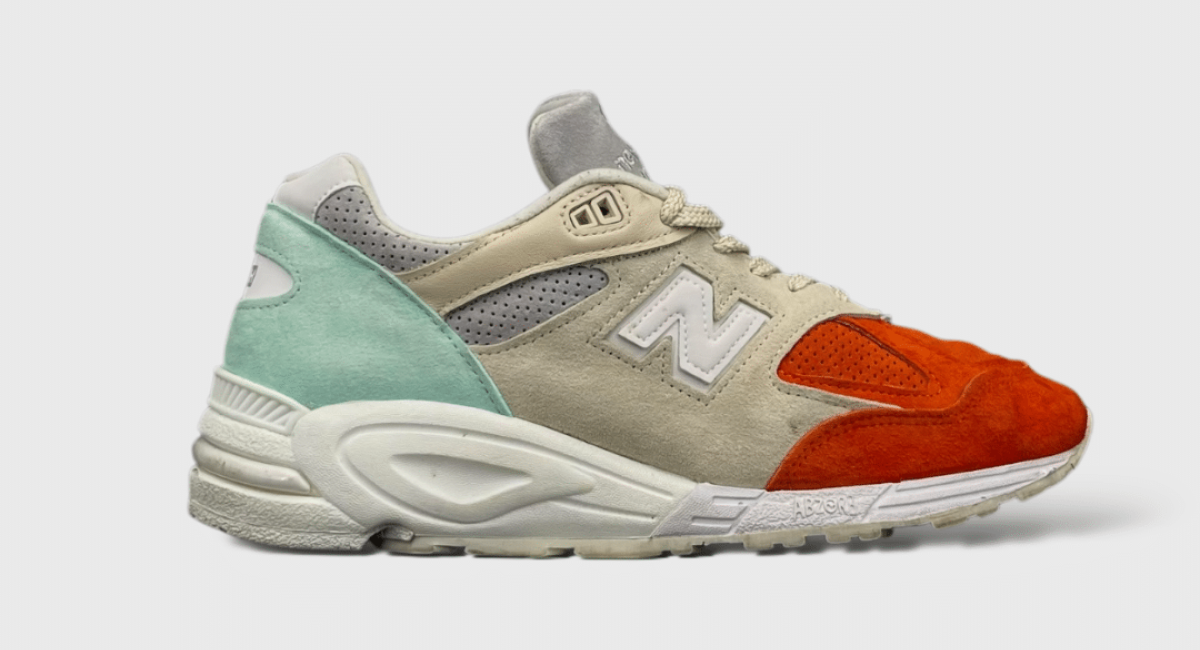 0000000902 New balance 990V2 X Kith Blanc/Orange/Bleu 44