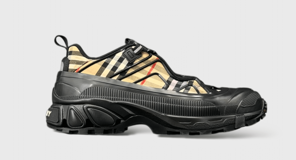 0000000604 Burberry Basket beige/noir 43