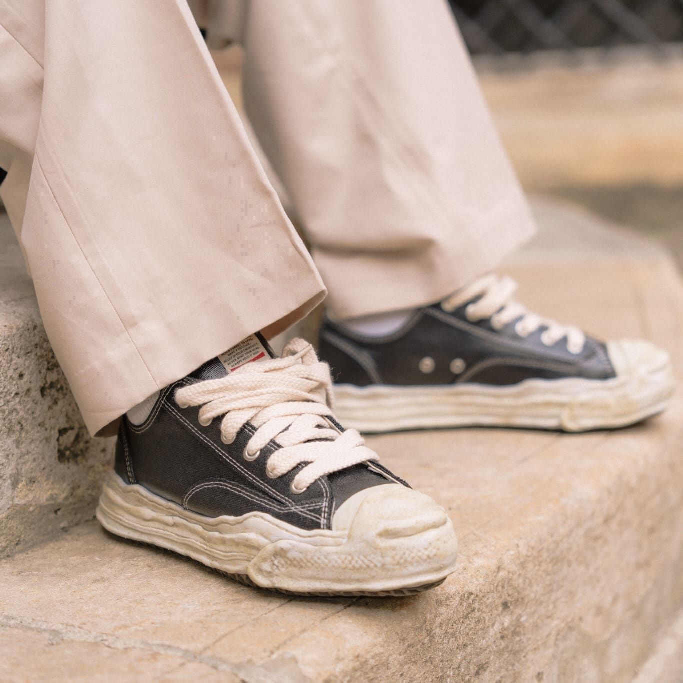 maison mihara yasuhiro peterson noir et blanc 2d5875e9