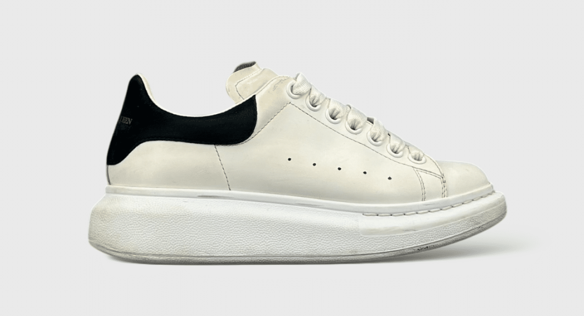 0000000302 Alexander Mcqueen Oversize Blanc/Noir 37