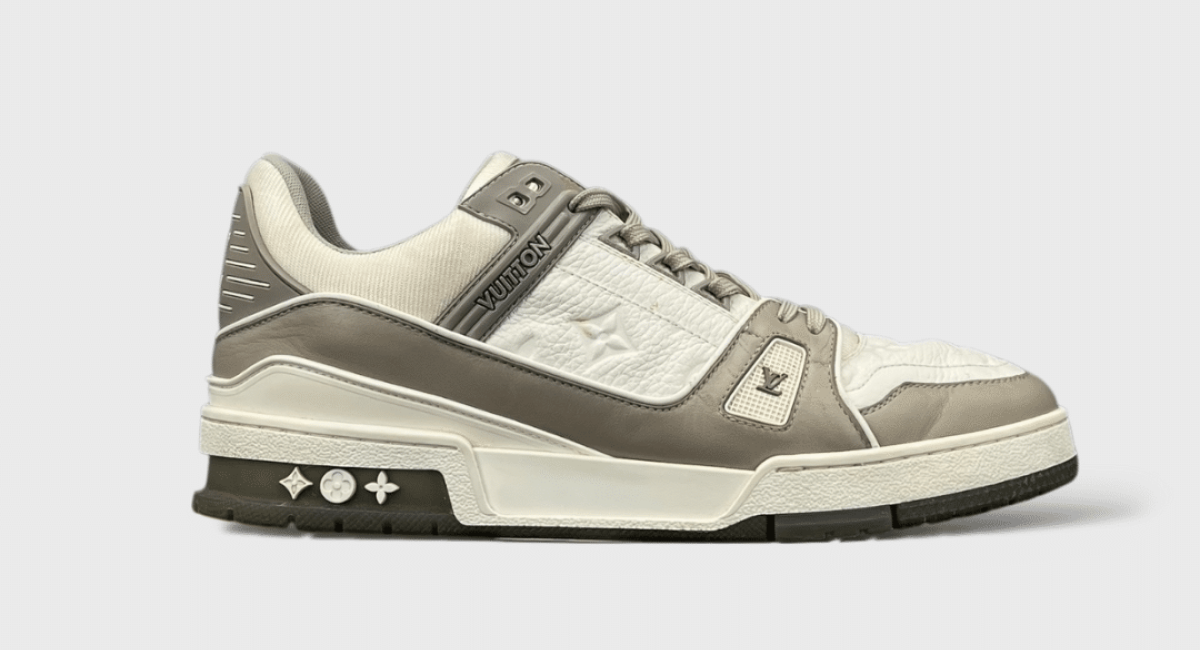 0000000256 Louis Vuitton Trainer Gris/blanc 42