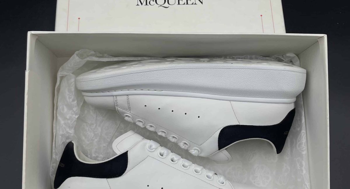 Alexander Mcqueen Oversize blanche/noire 38