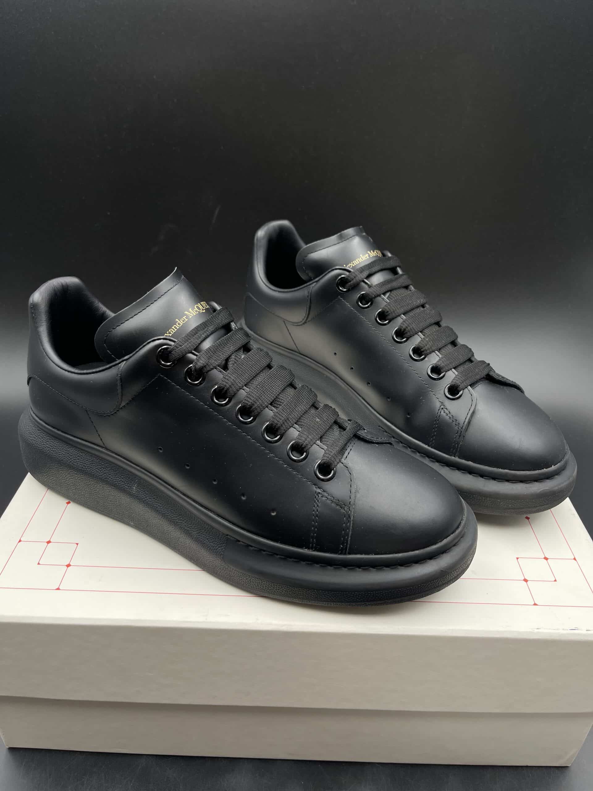 4498 Alexander McQueen 42 – 9