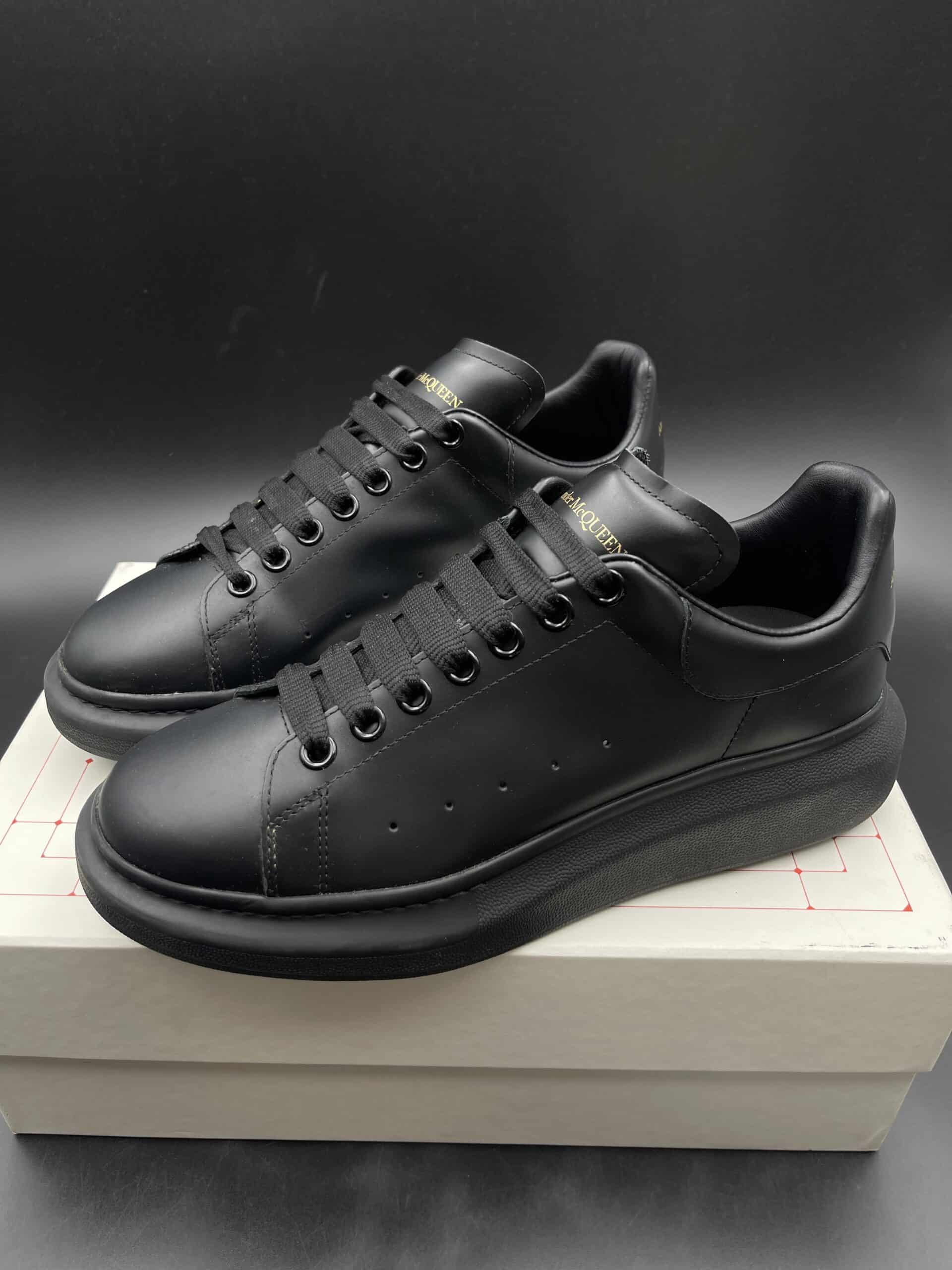 4498 Alexander McQueen 42 – 8