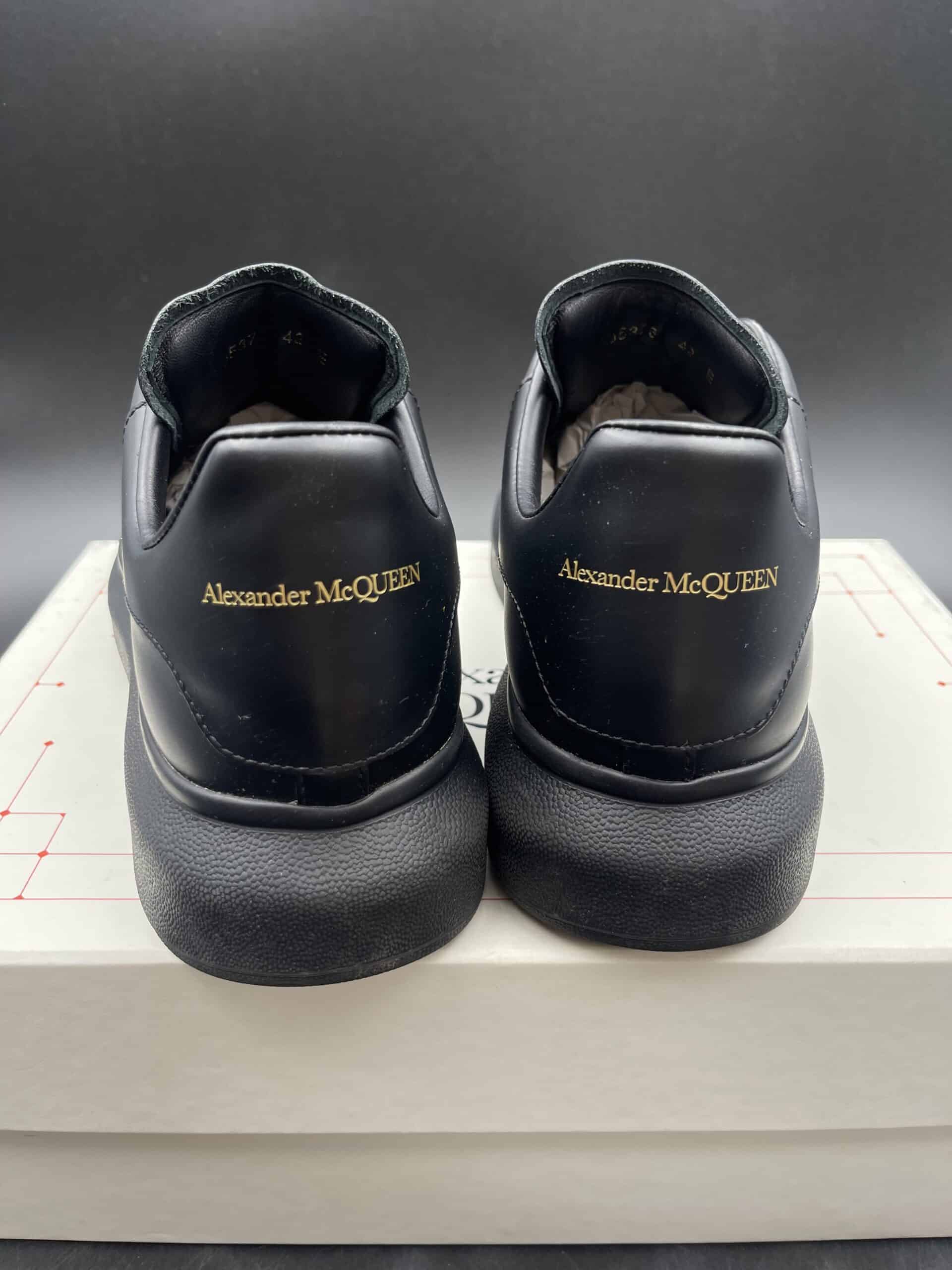 4498 Alexander McQueen 42 – 10