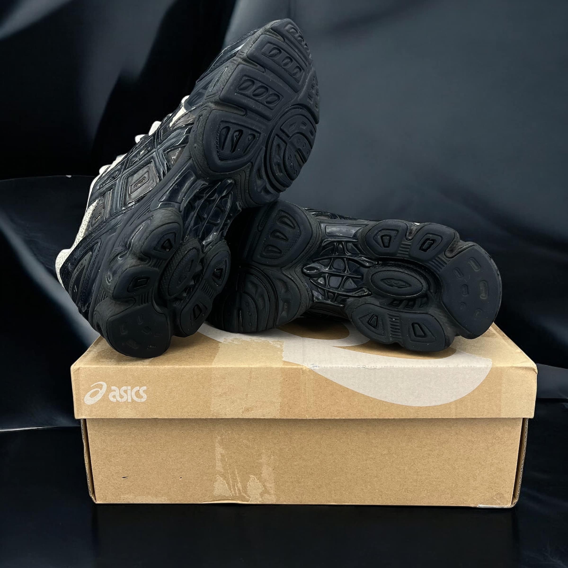 8785 Asics Gel-Nimbus 9 Noir/Crème 42,5 – 7