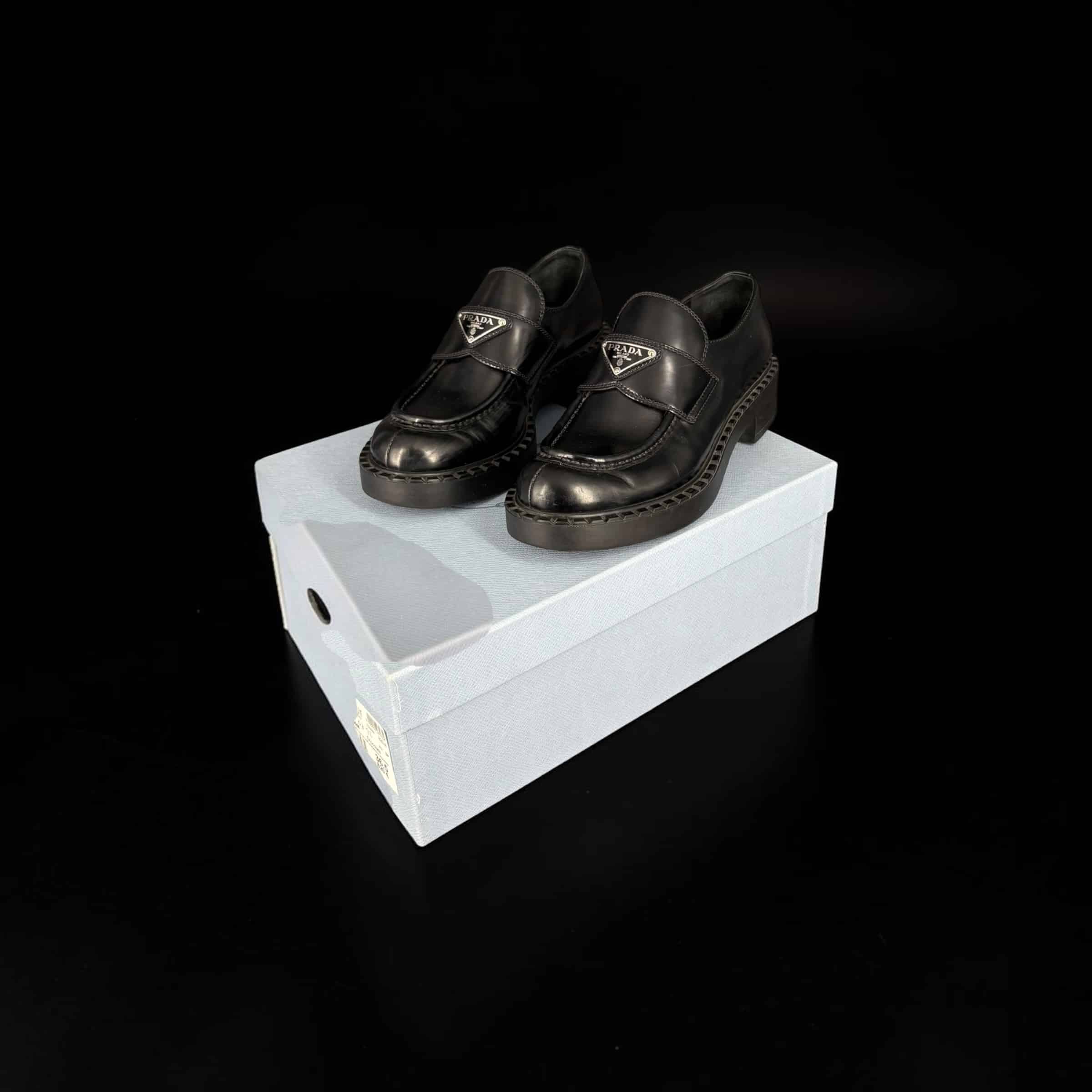 0000004085 Prada Mocassin en Cuir Noir 36.5