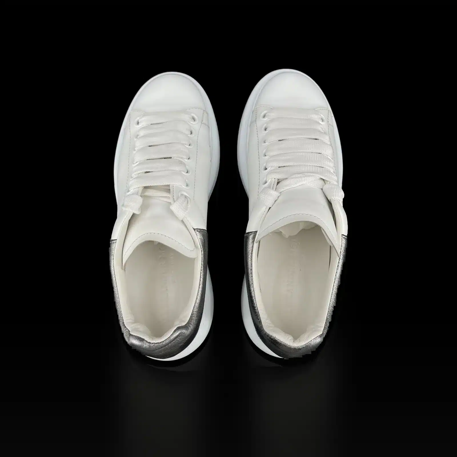 Zapatillas Alexander McQueen Oversize blanco y plata vistas desde arriba