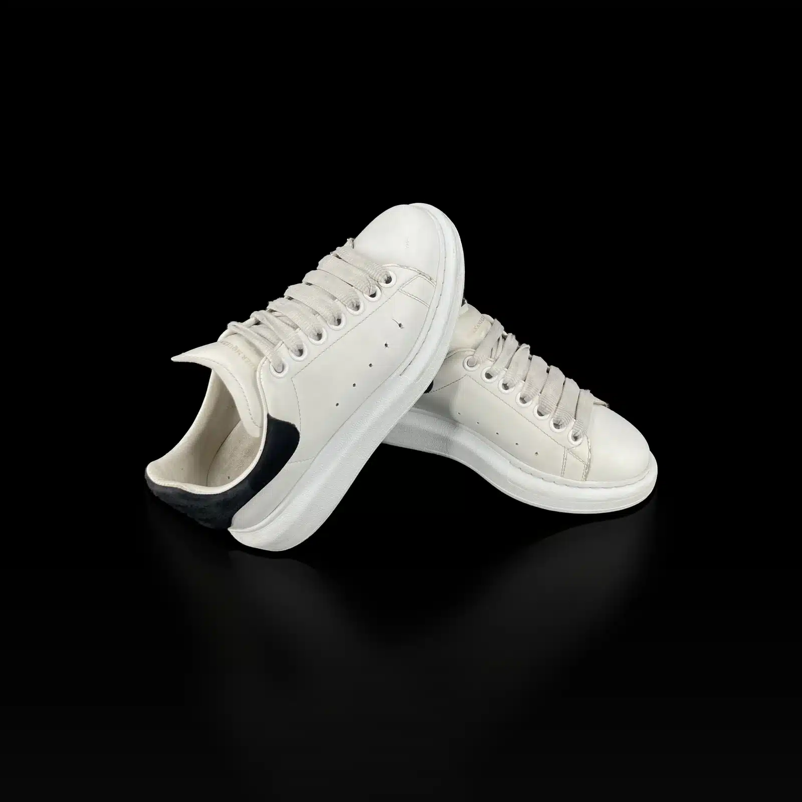 Sneakers Alexander McQueen Oversize Bianco e Nero – Taglia 36.5 – 2