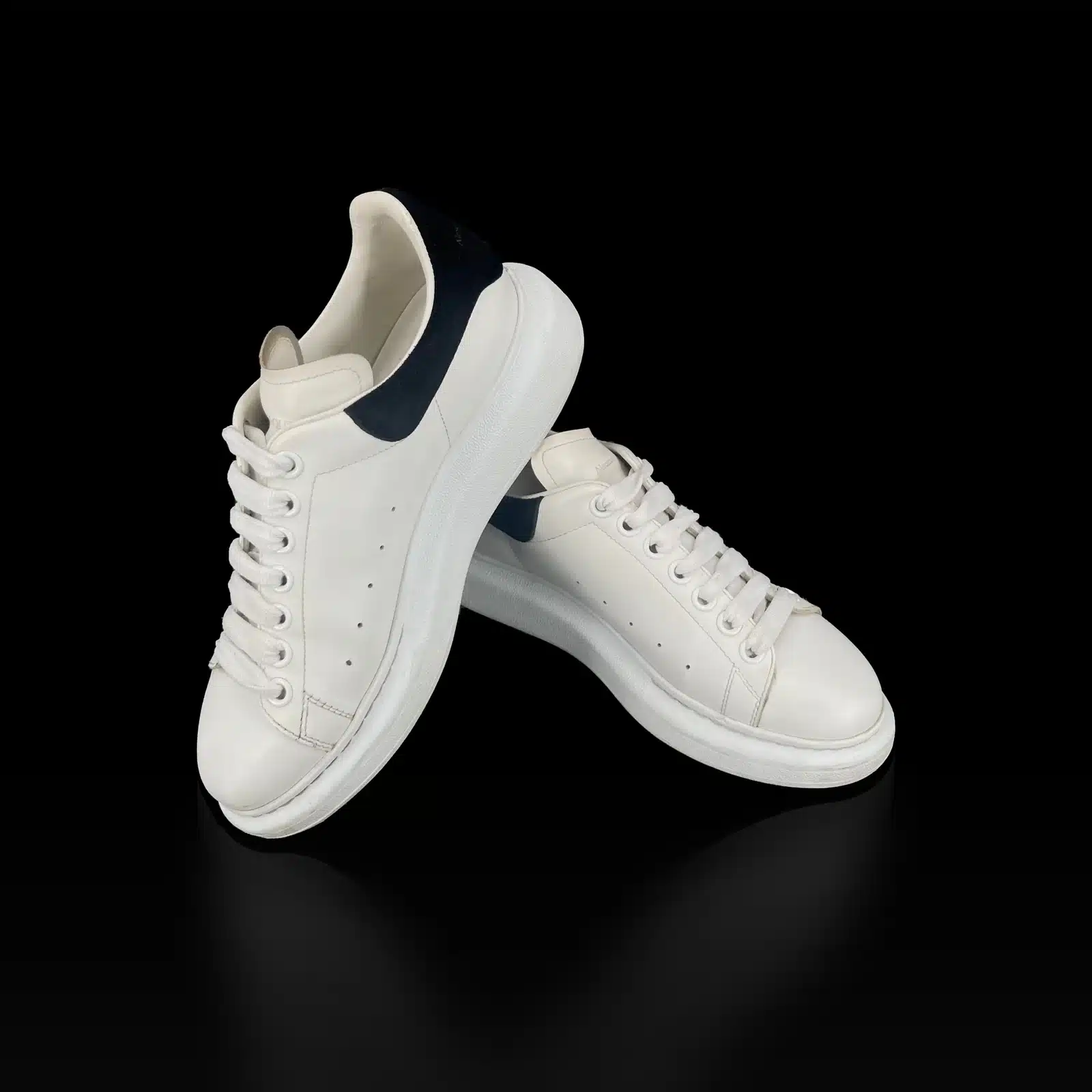 Paire de baskets Alexander McQueen Oversize, contrefort en daim noir
