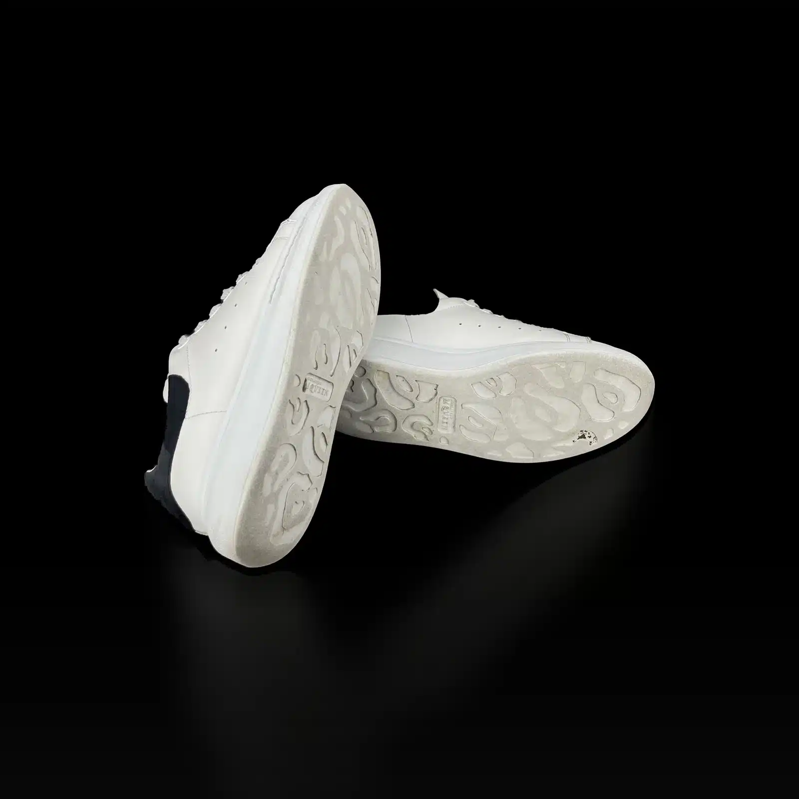 Baskets Alexander McQueen Oversize Blanc et Noir – Taille 36.5