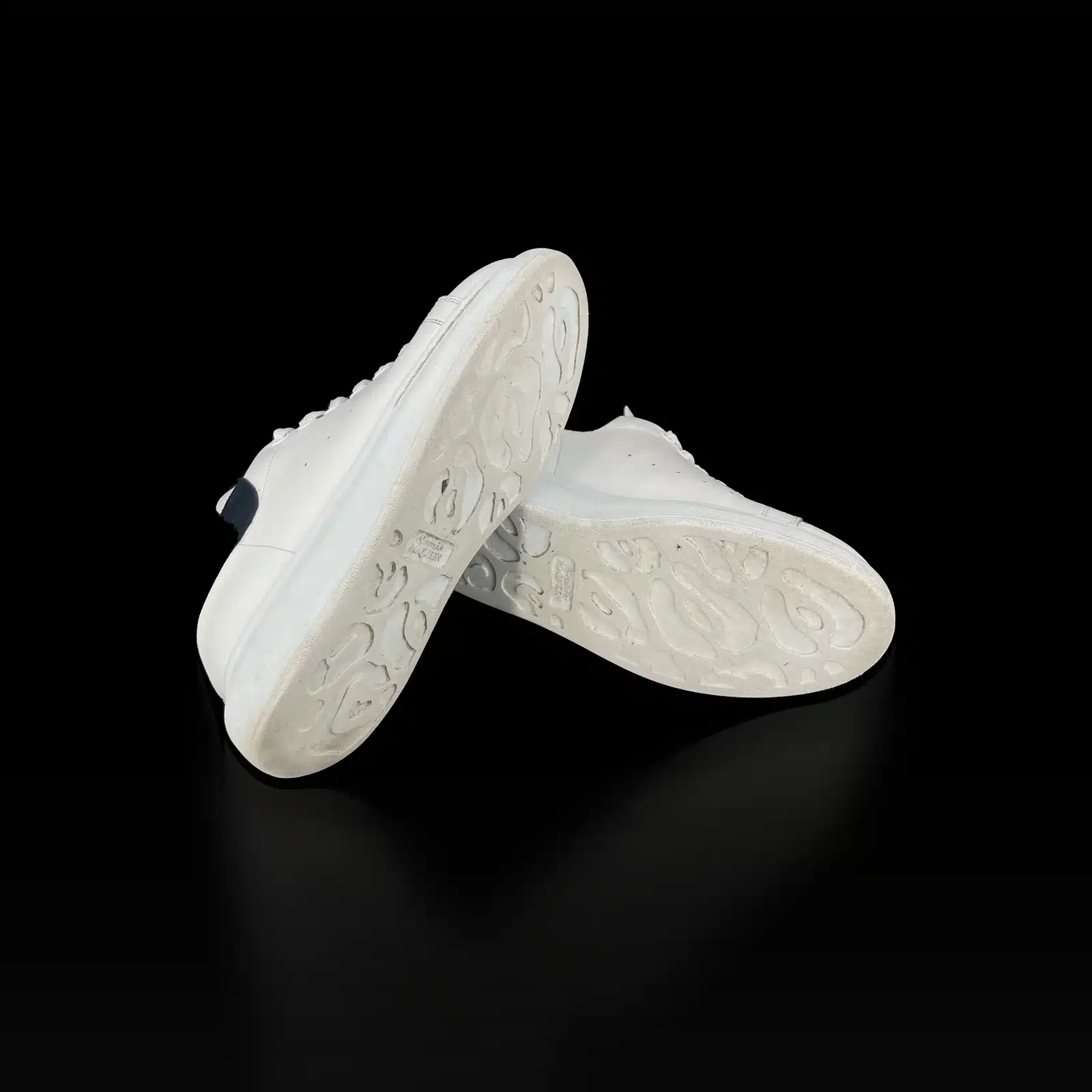 Semelles des baskets Alexander McQueen Oversize avec logo gravé