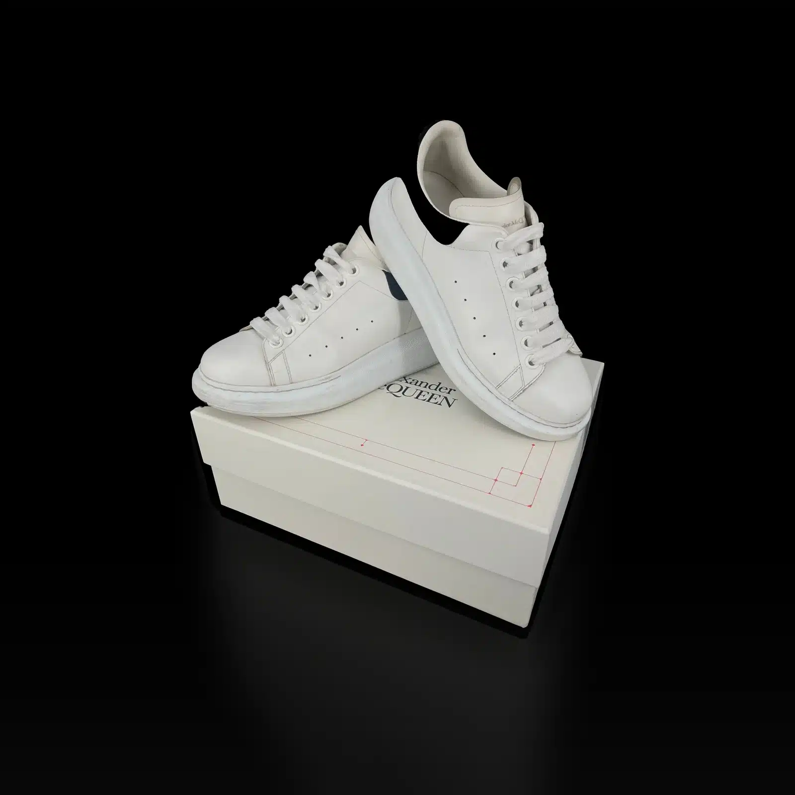 Baskets Alexander McQueen Oversize Blanc et Noir – Taille 39