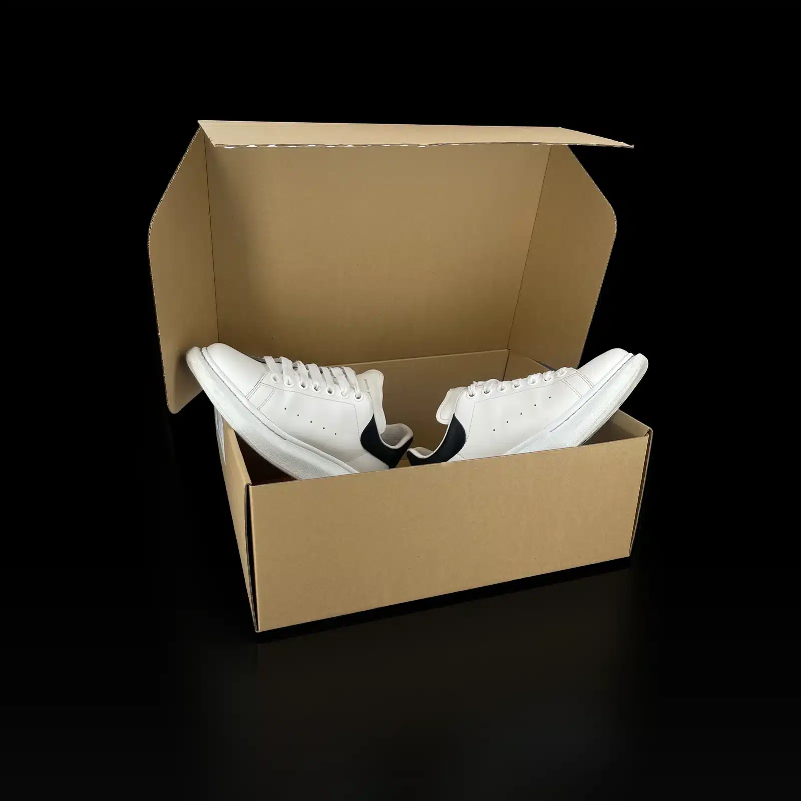 Sneakers Alexander McQueen Oversize Bianco e Nero – Taglia 39.5 – 6