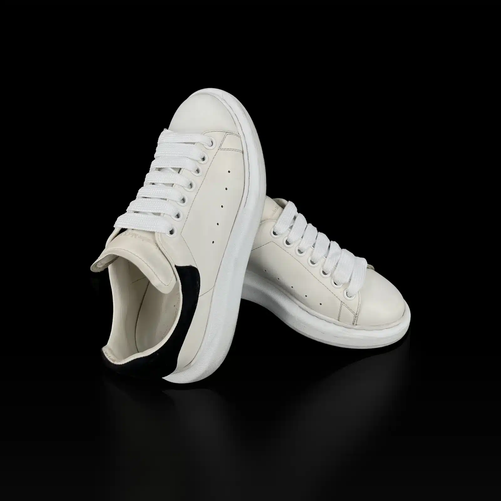 Sneakers Alexander McQueen Oversize Bianco e Nero – Taglia 38 – 2