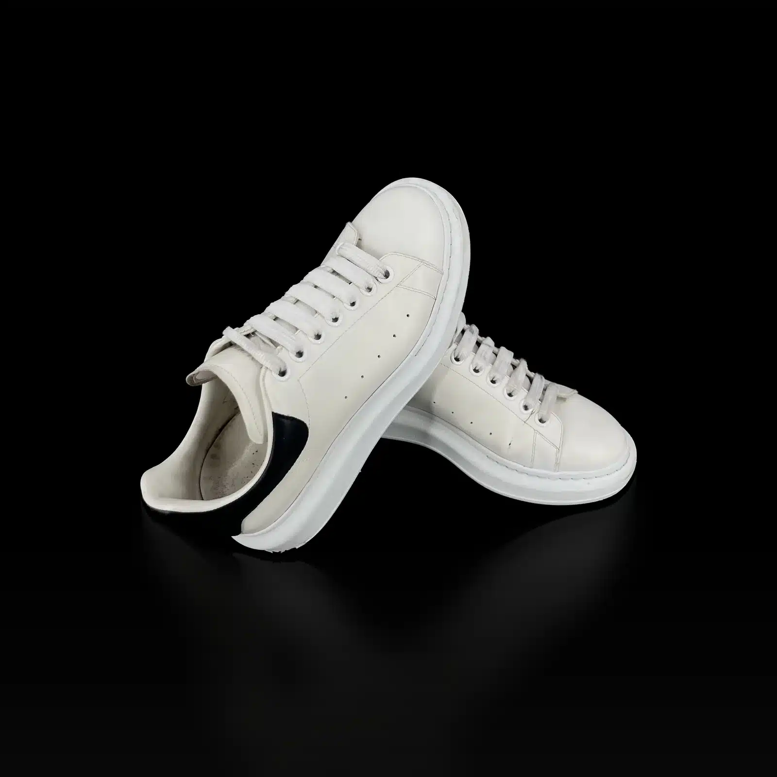 Sneakers Alexander McQueen Oversize Bianco e Nero – Taglia 39 – 2