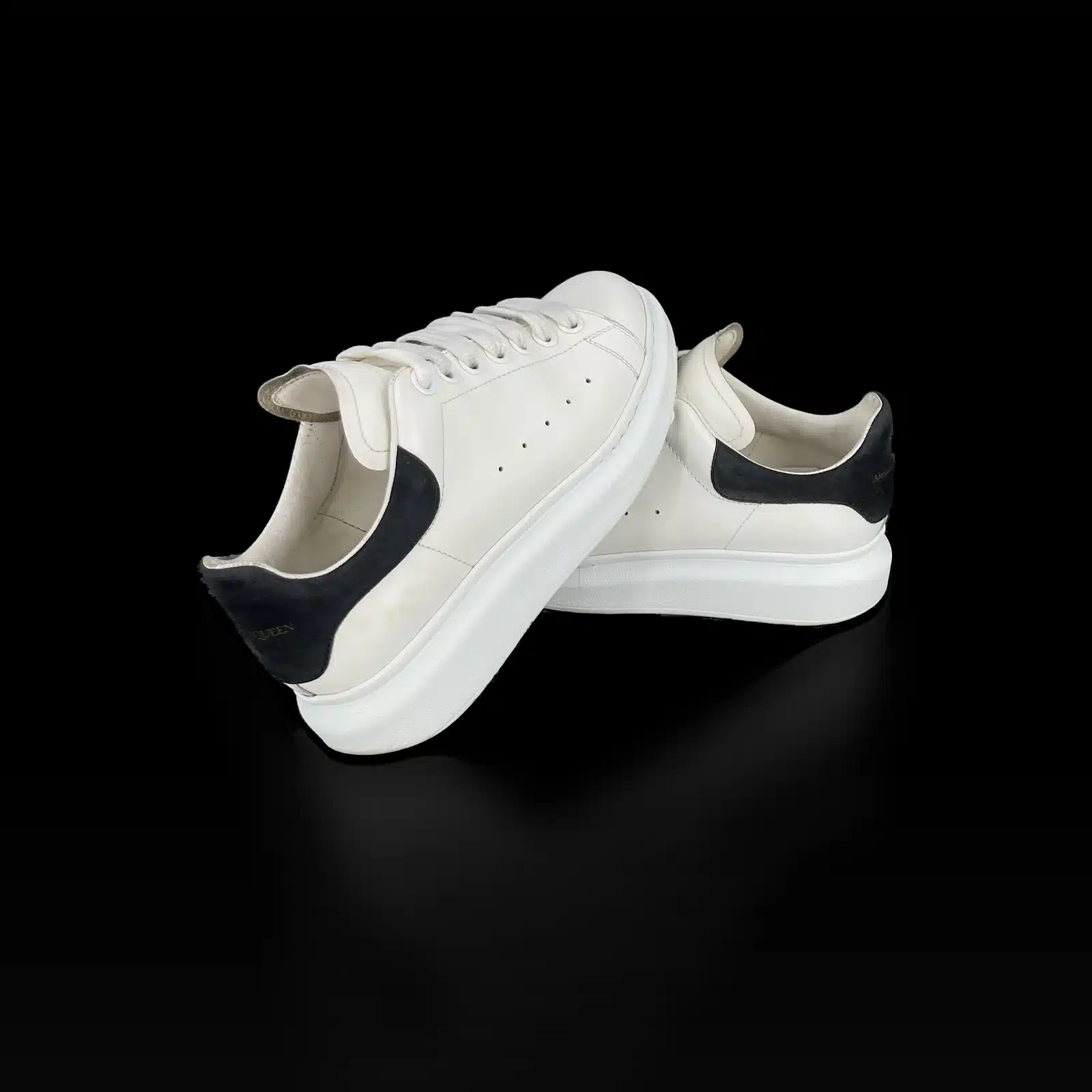Baskets Alexander McQueen Oversize Blanc et Noir – Taille 37