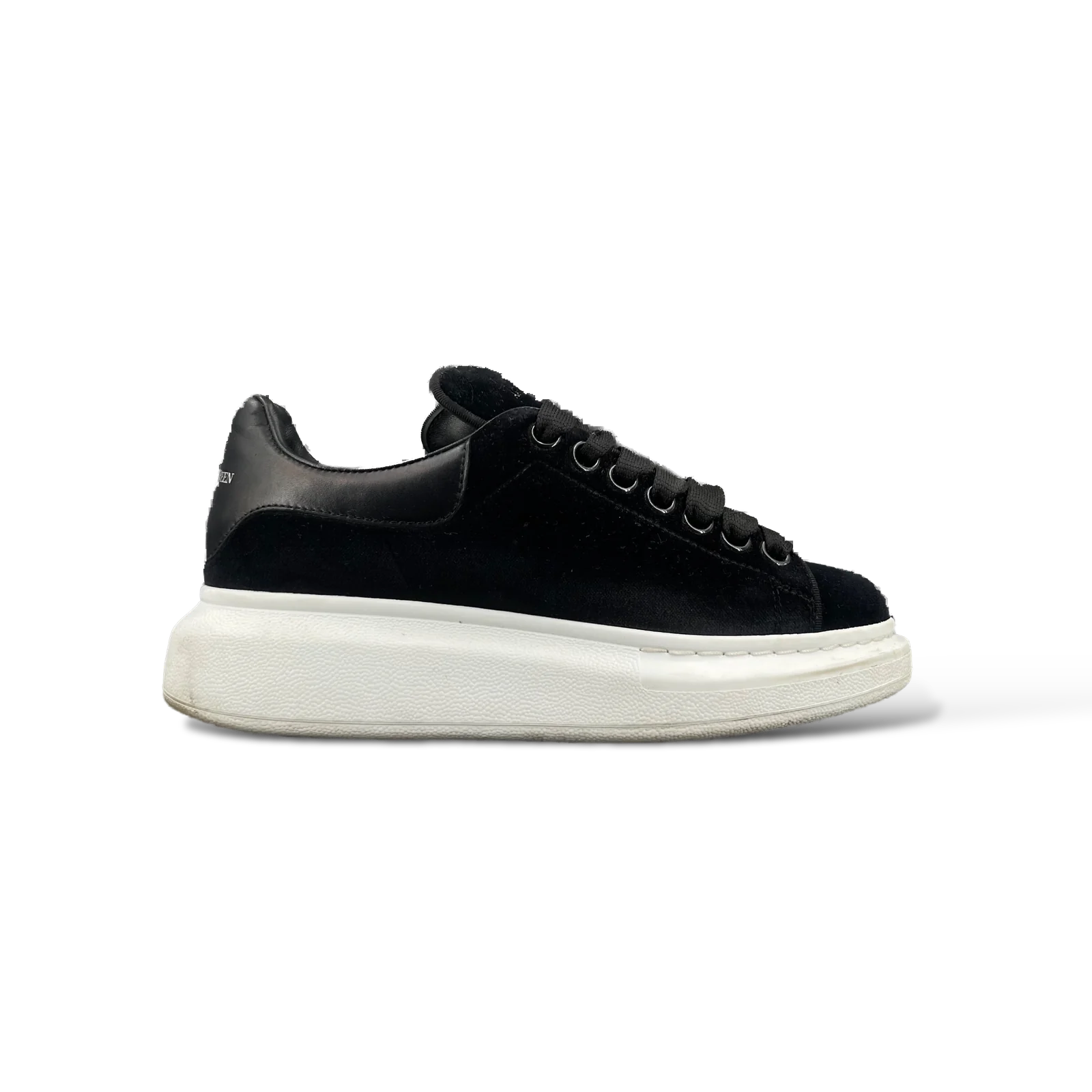 Baskets Alexander McQueen Oversize Velours Noir – Taille 35