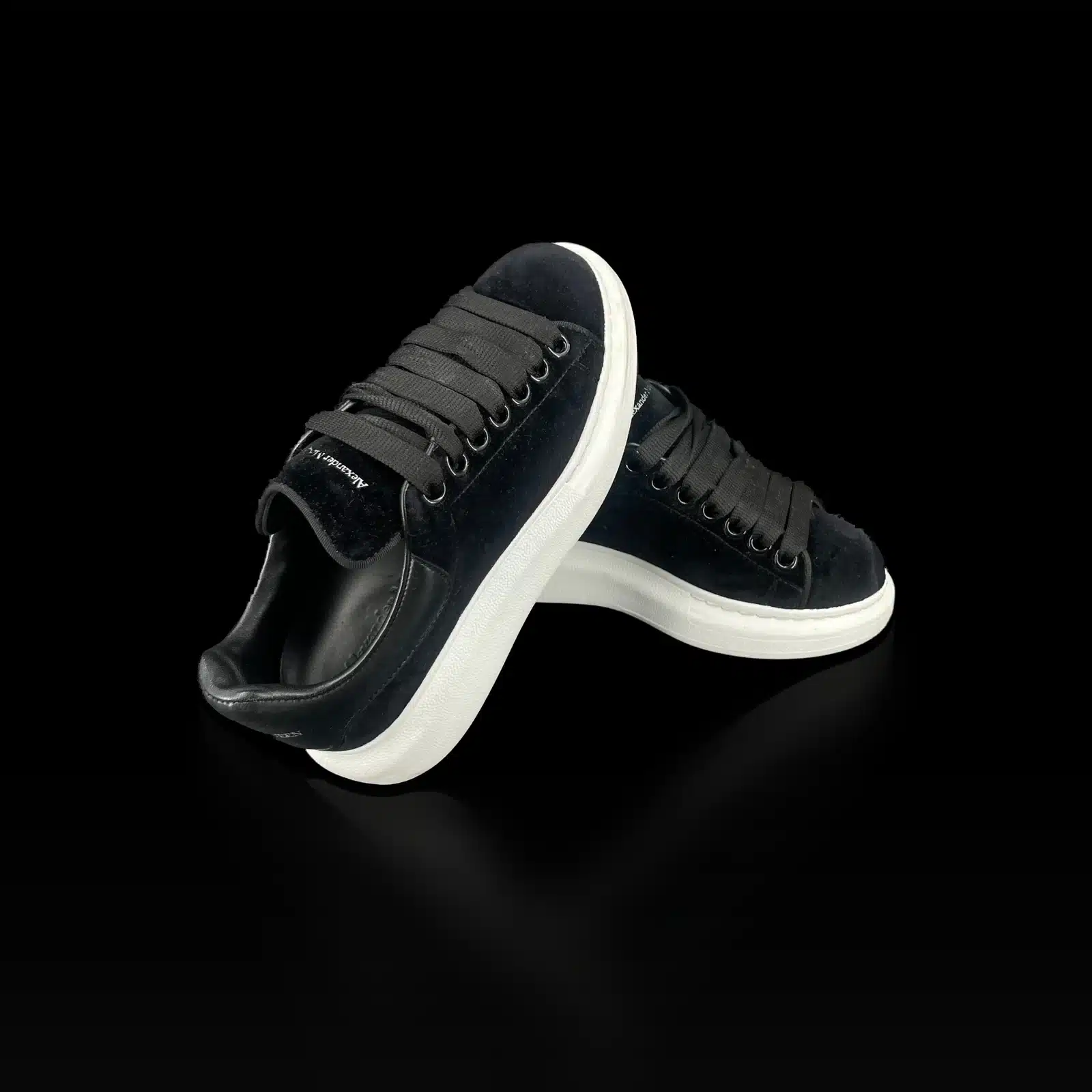 Sneakers Alexander McQueen Oversize Velluto Nero – Taglia 35 – 2