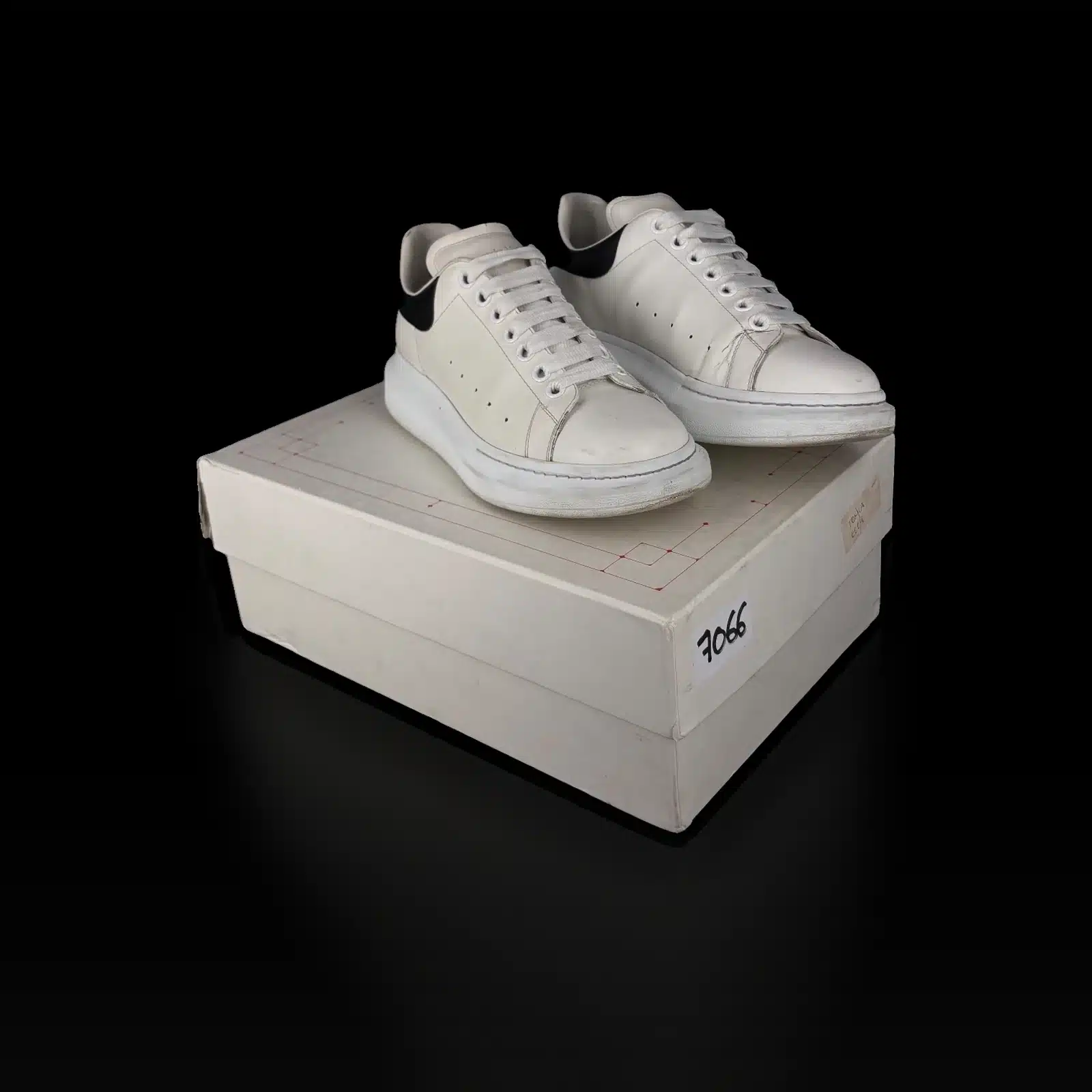 Baskets Alexander McQueen Oversized Blanc et Noir – Taille 41