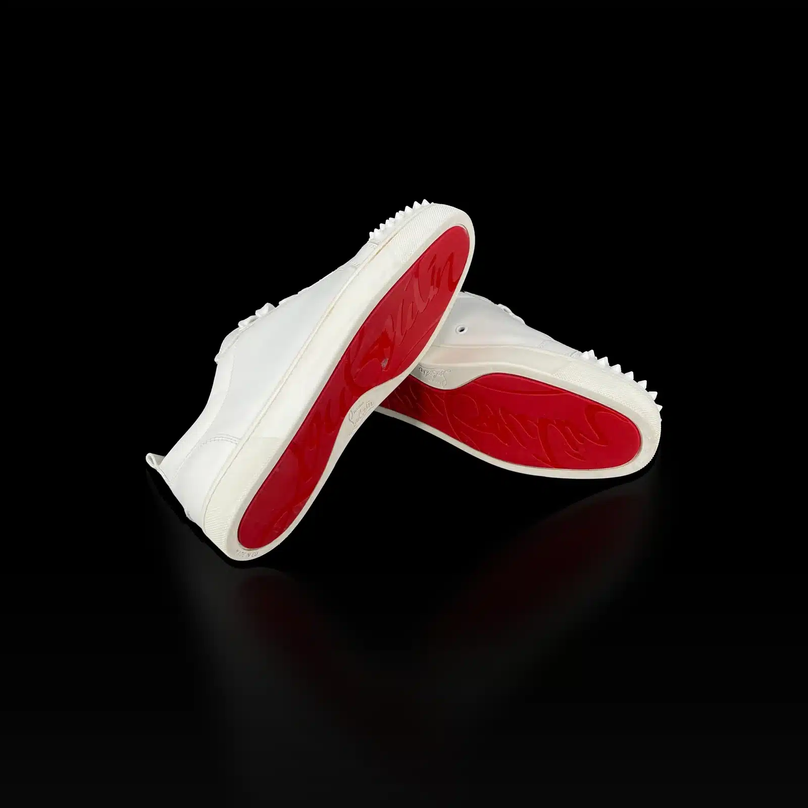 Semelles rouges signature des baskets Christian Louboutin Louis Junior Spikes