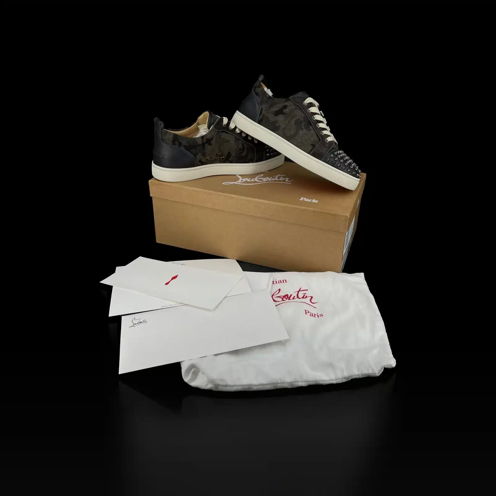Baskets Louboutin Louis Junior Spikes camouflage avec boîte, dustbag et cartes