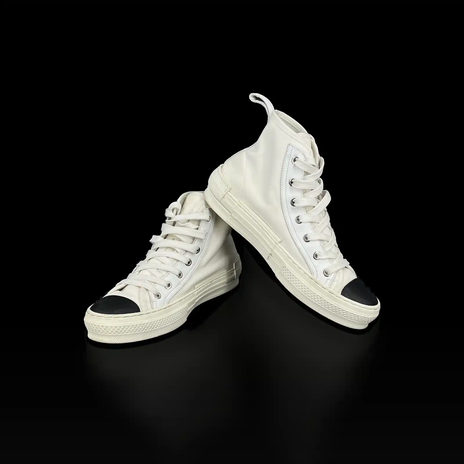 Baskets Dior B23 montantes en toile blanche, laçage et bout en caoutchouc noir