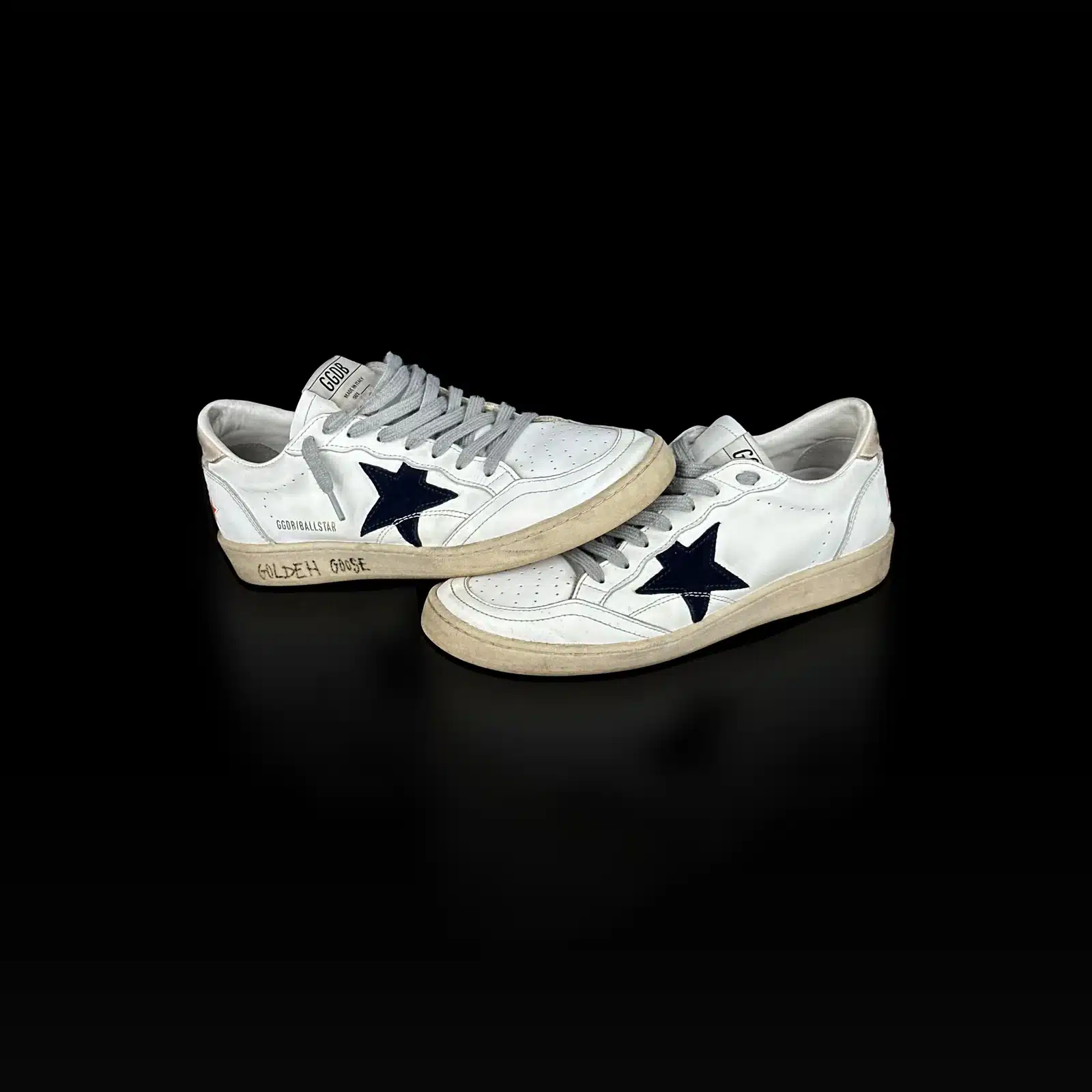 Paire de baskets Golden Goose Ball Star, vue latérale côté étoile
