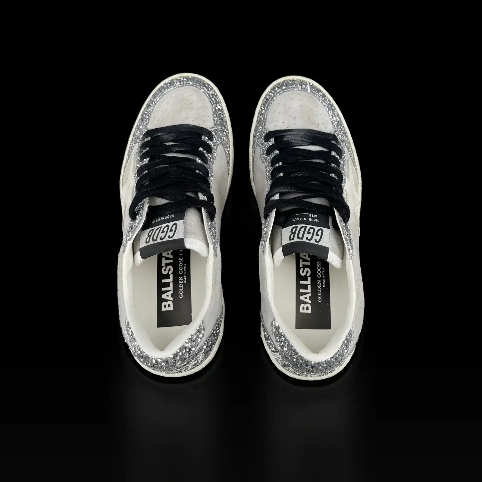 Paire de baskets Golden Goose Ball Star, daim gris perforé et lacets noirs