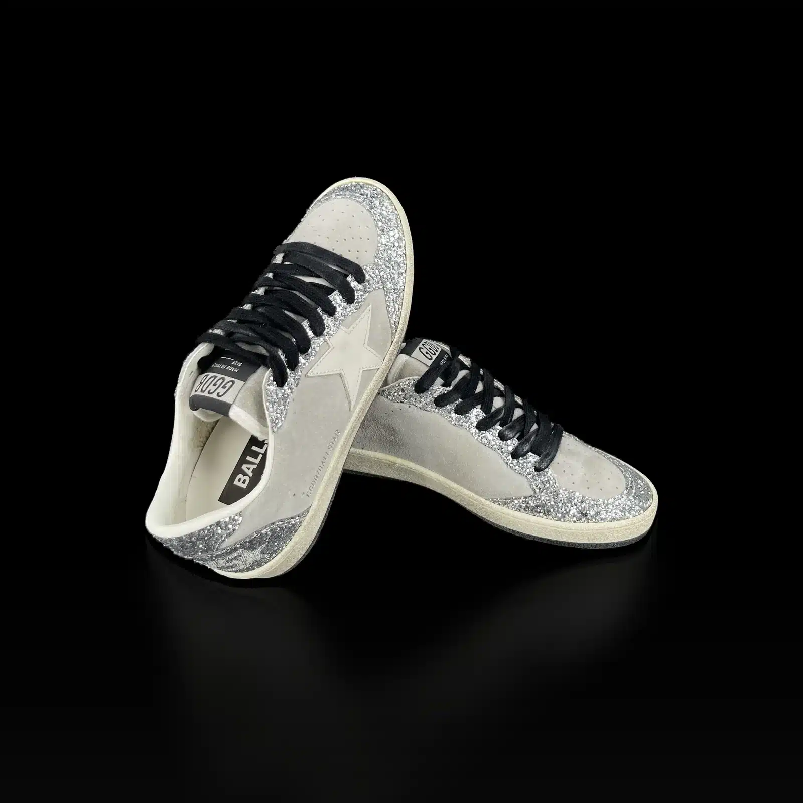 Paio di sneakers Golden Goose Ball Star incrociate, etichetta GGDB Made in Italy