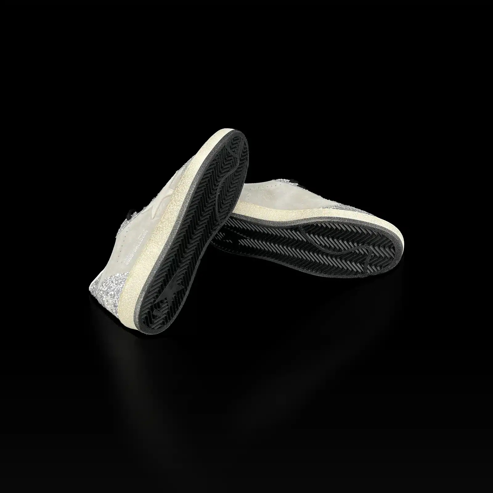 Semelles noires des baskets Golden Goose Ball Star, bord vieilli