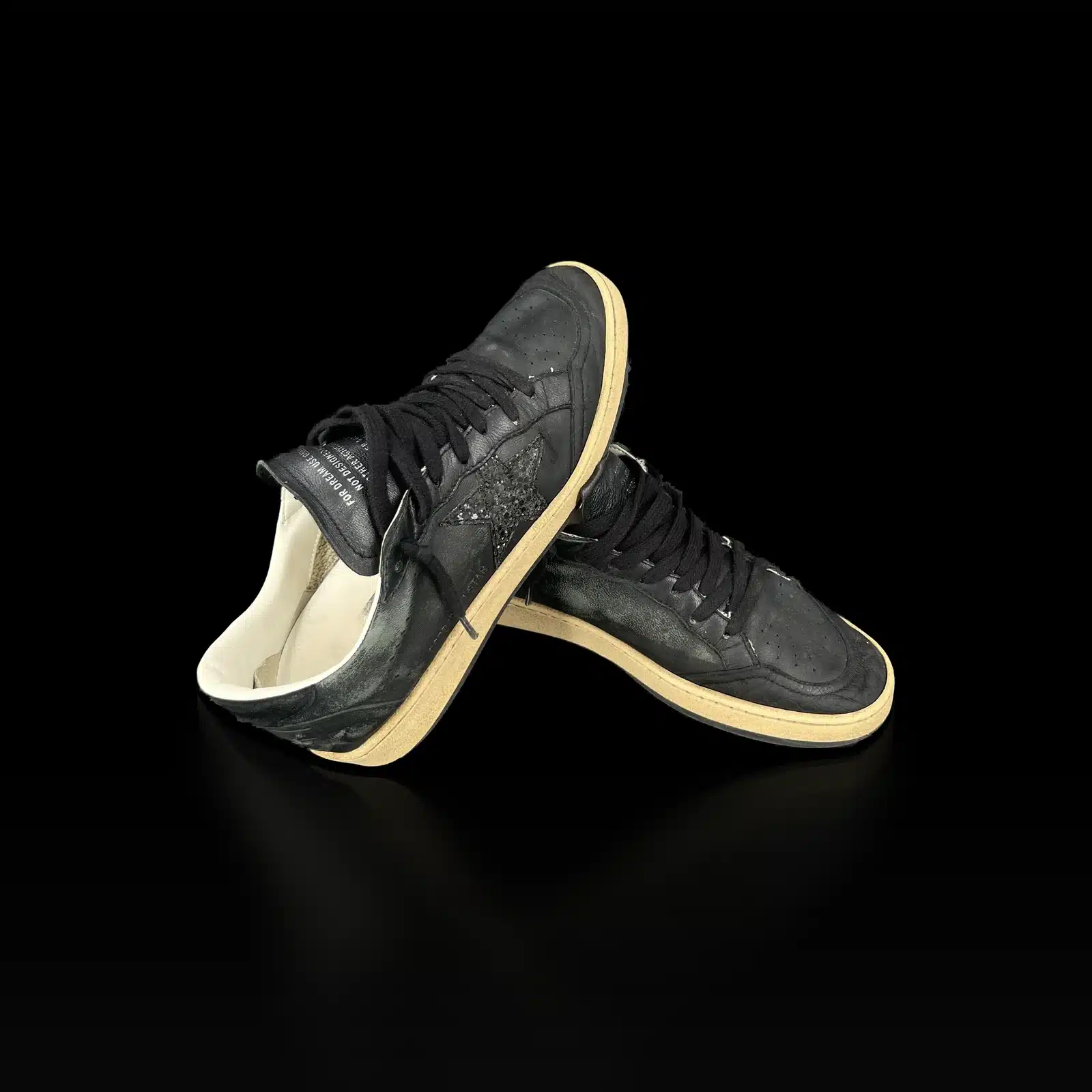 Baskets Golden Goose Ball Star en cuir noir vieilli, vue latérale côté talon