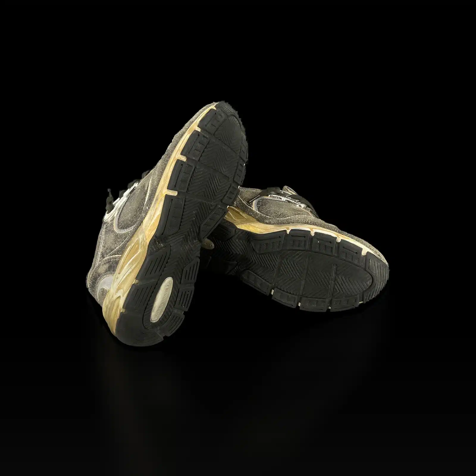 Semelles des baskets Golden Goose Dad-Star, crampons noirs et effet vieilli