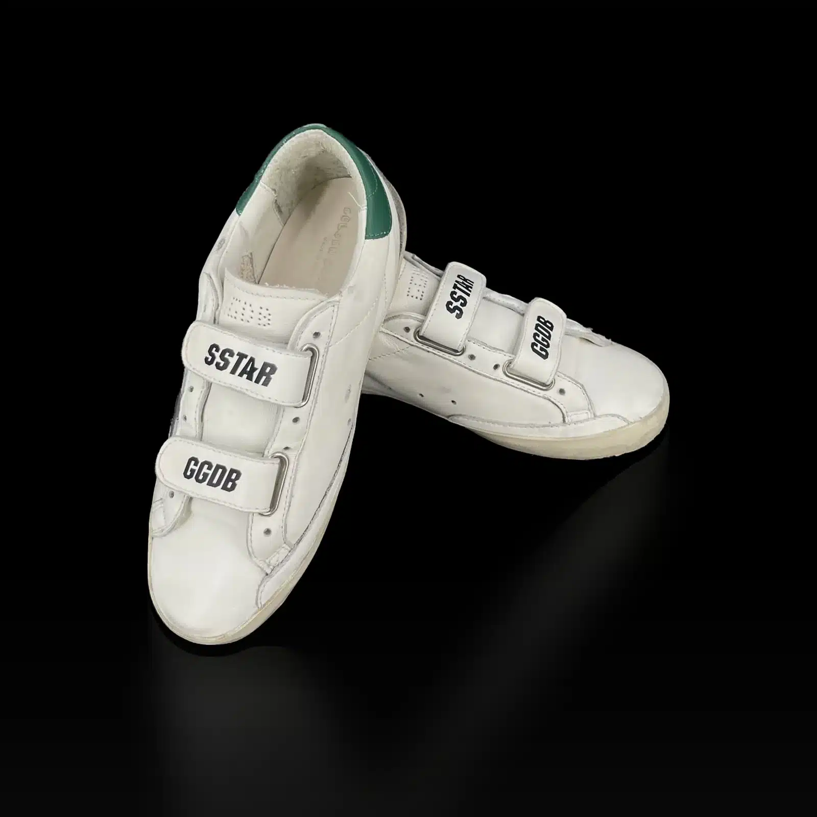 Paire de baskets Golden Goose Old School blanches à scratch, vue de face