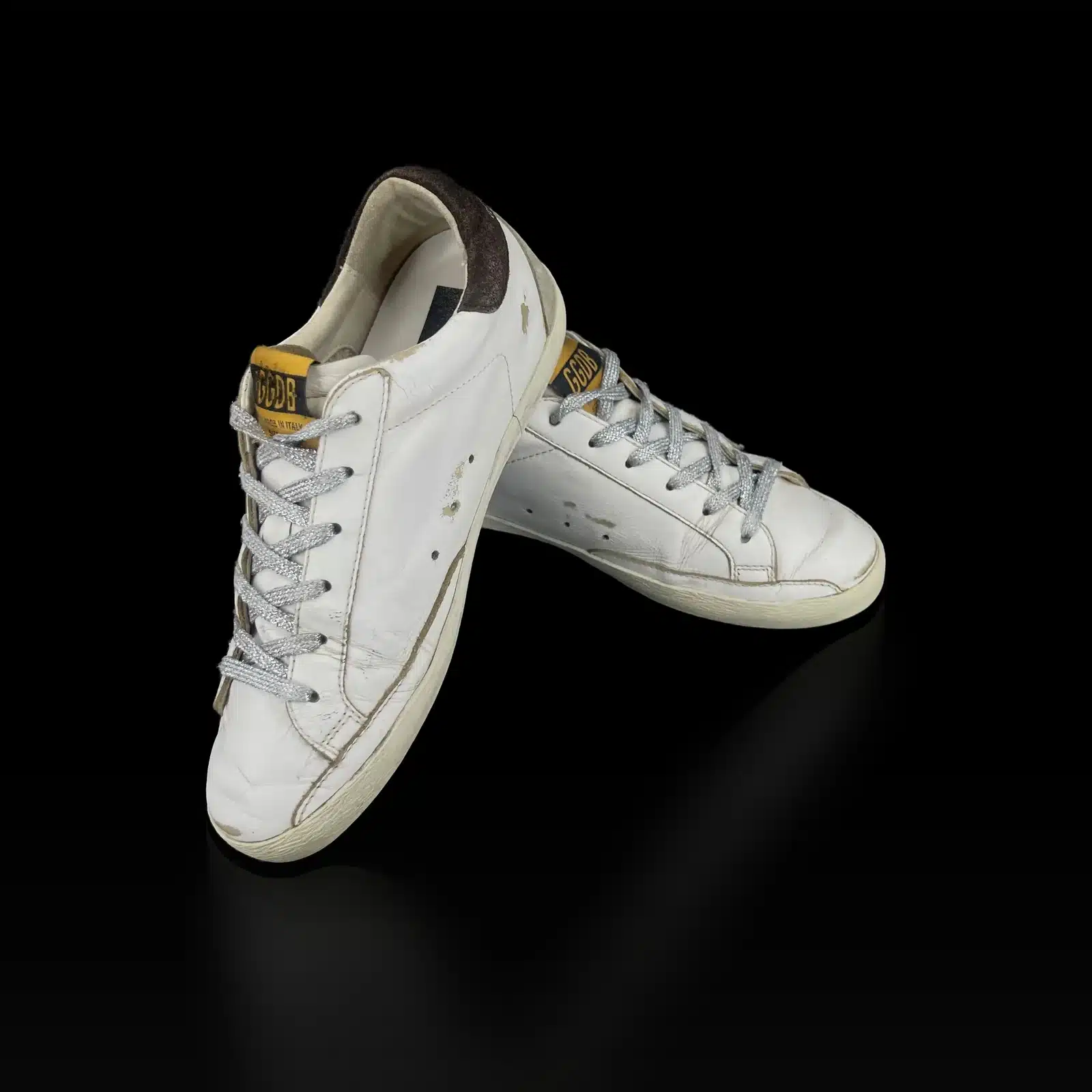 Baskets Golden Goose Super Star blanches, vue côté intérieur avec talon en daim marron
