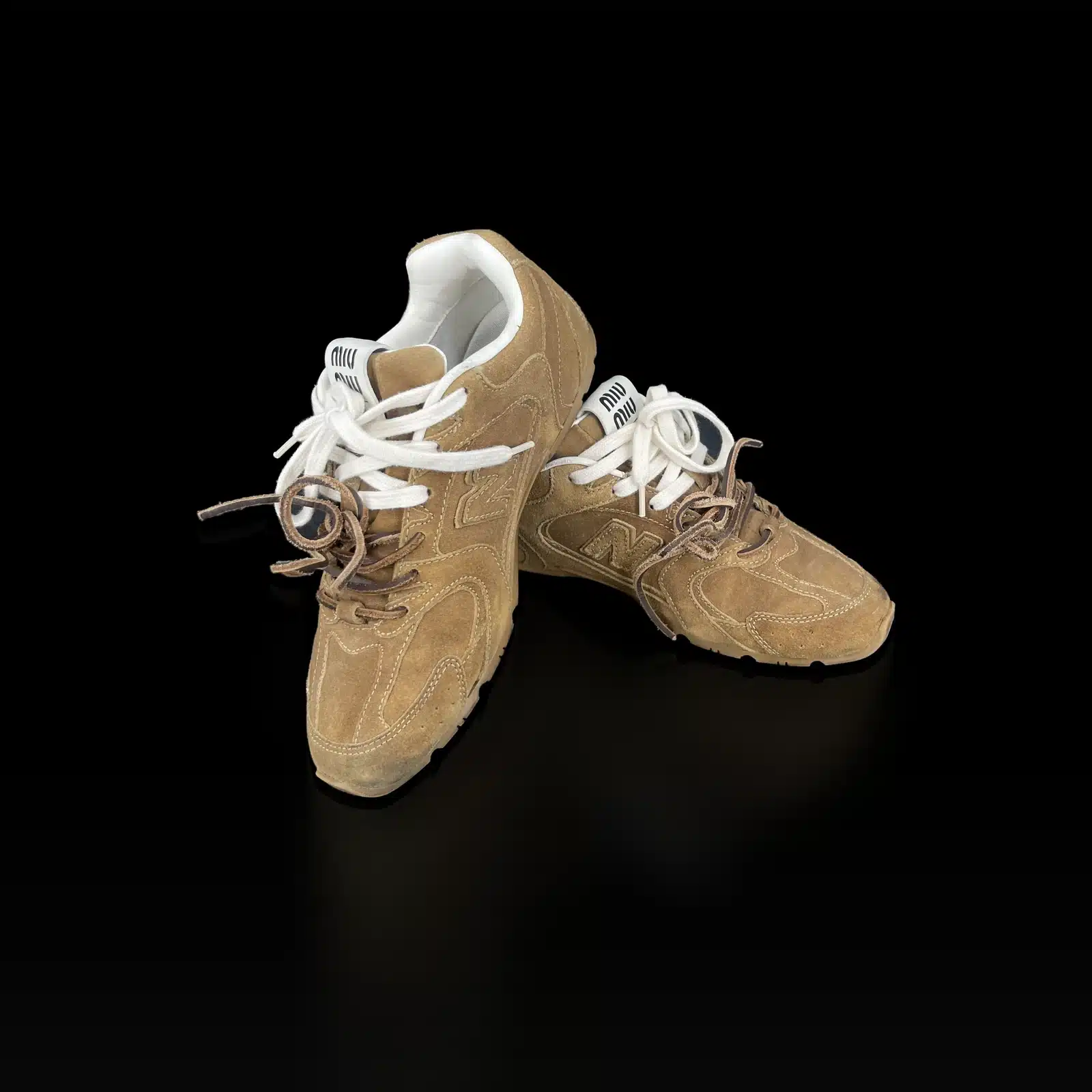 Baskets Miu Miu x New Balance 530 SL camel, vue de trois quarts côté pointe