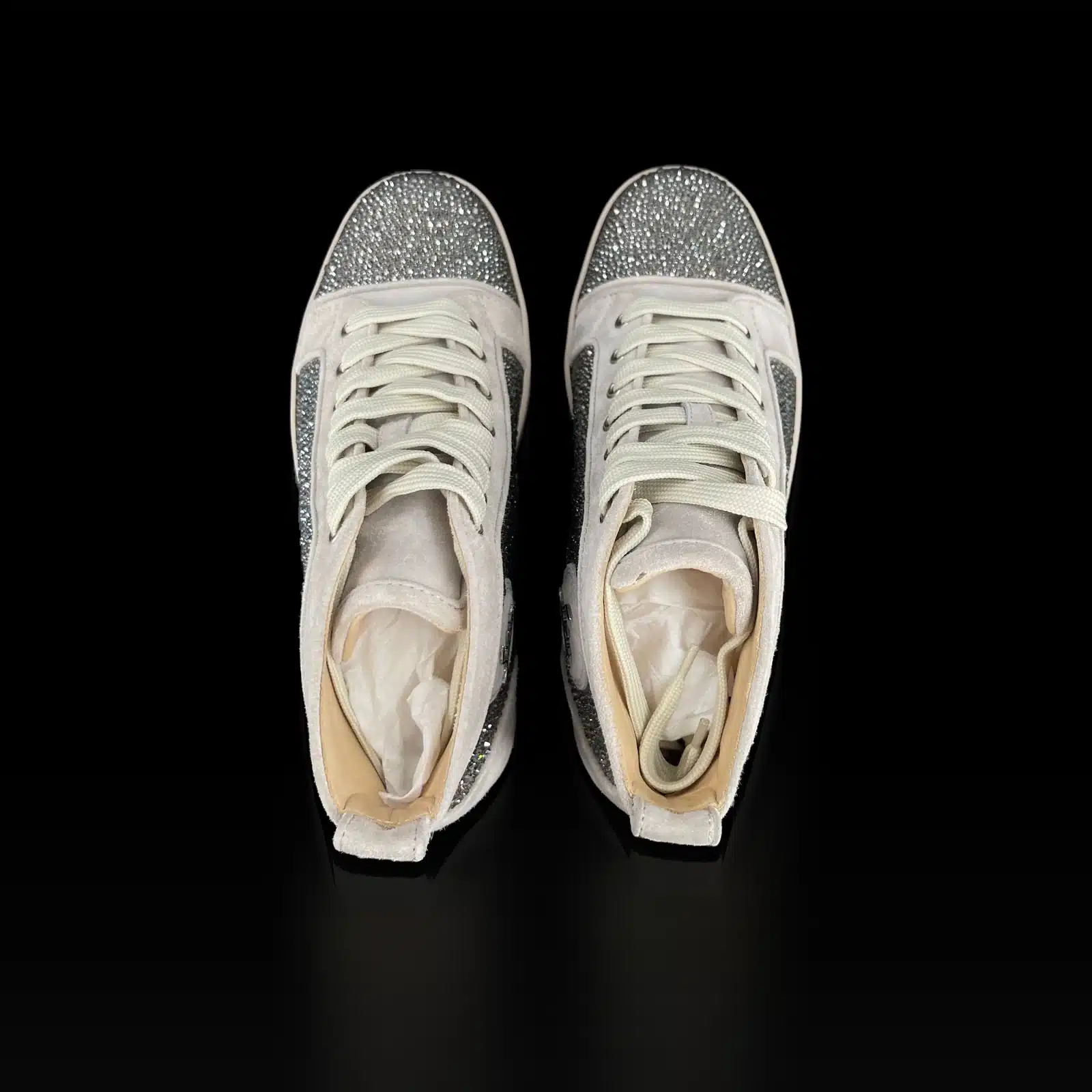Baskets Christian Louboutin Louis strass beige vues de dessus, lacets écrus