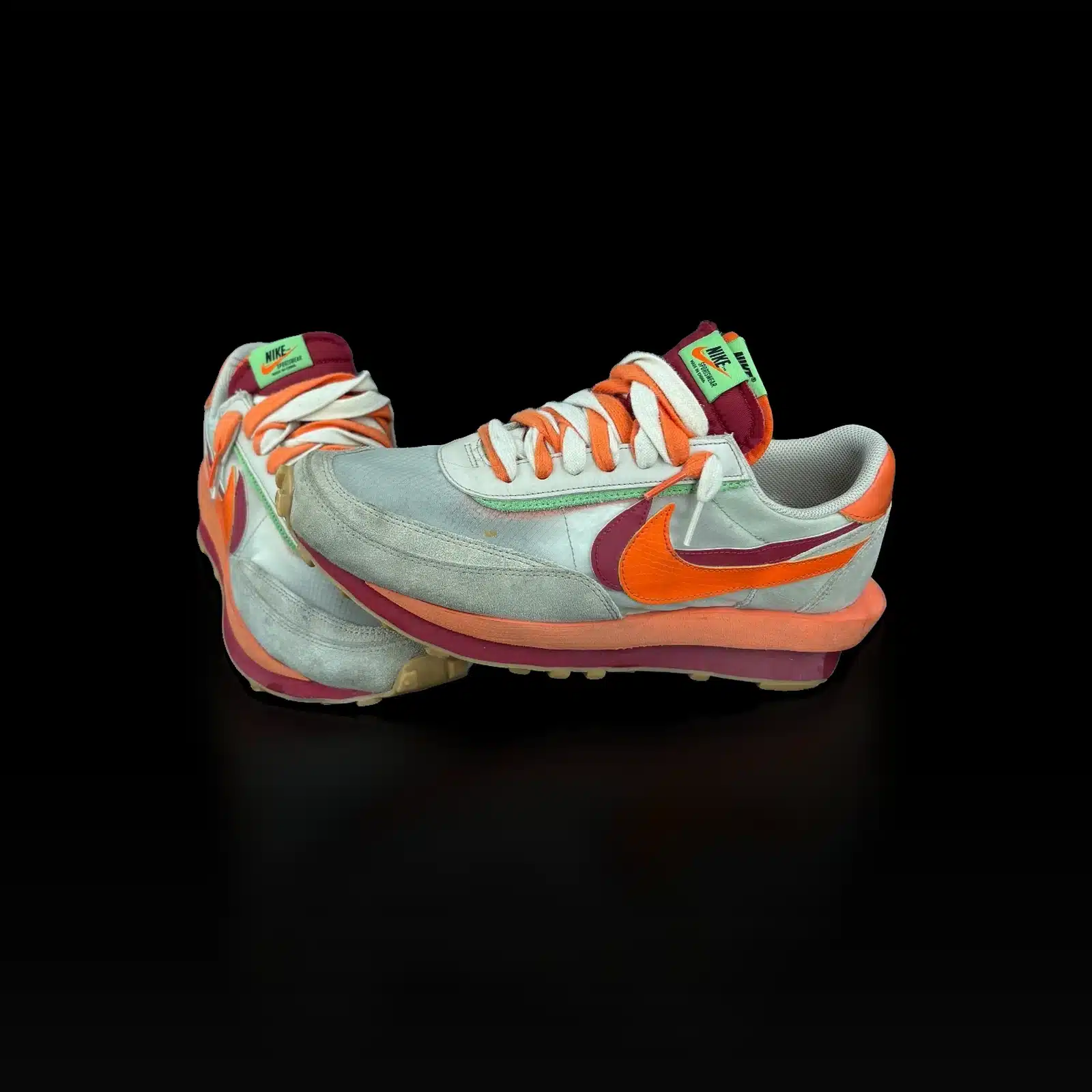 Paire de Nike LDWaffle sacai x CLOT croisée, doubles languettes Nike Sportswear