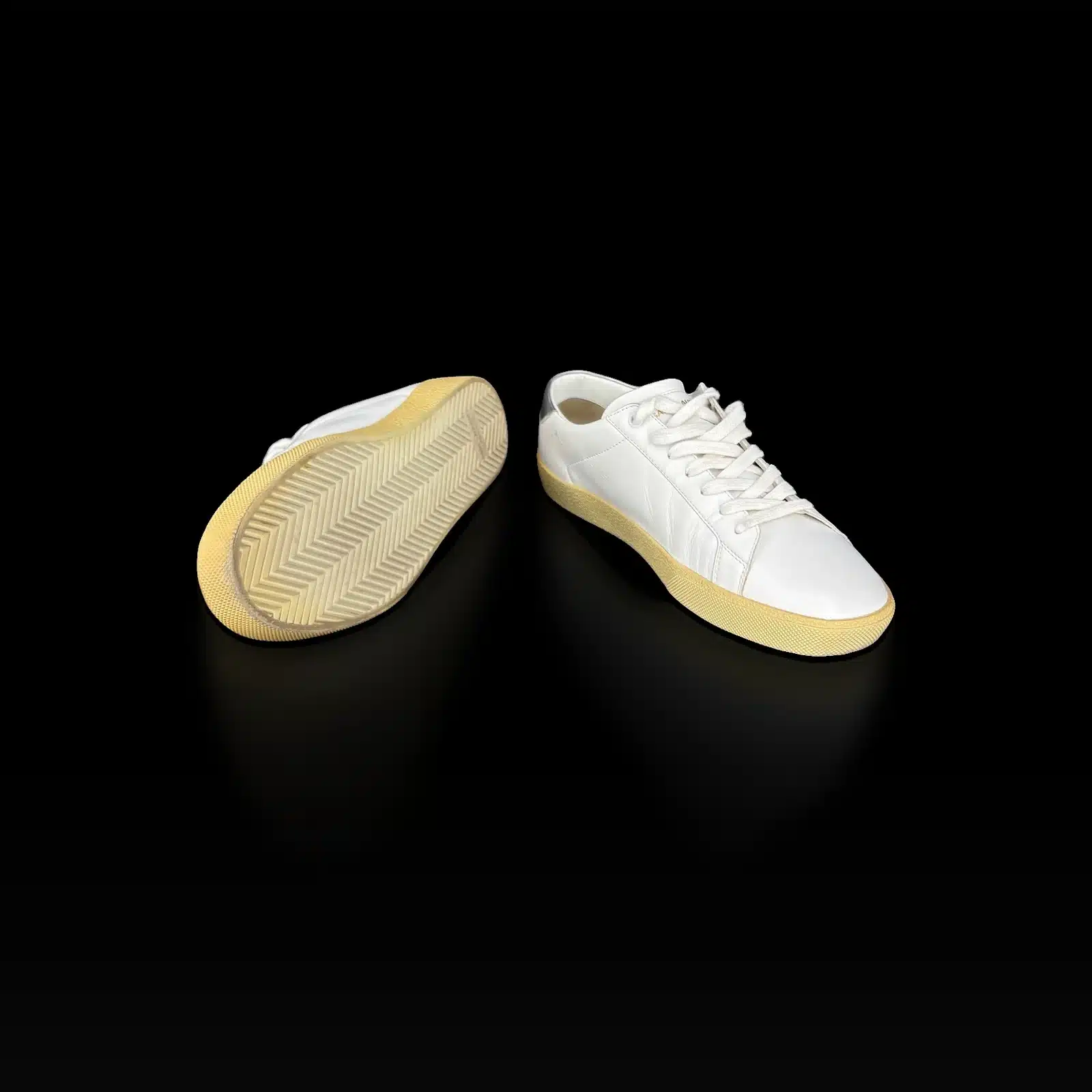 Semelle à chevrons et profil d'une basket Saint Laurent Court Classic blanche
