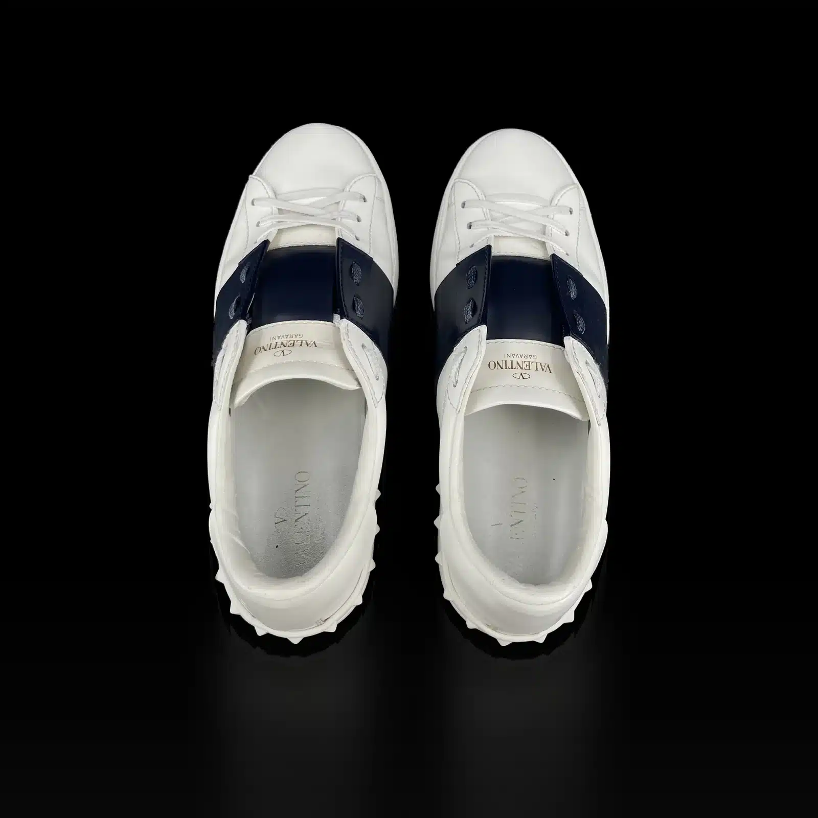 Baskets Valentino Garavani Open vues de dessus, lacets blancs et logo doré