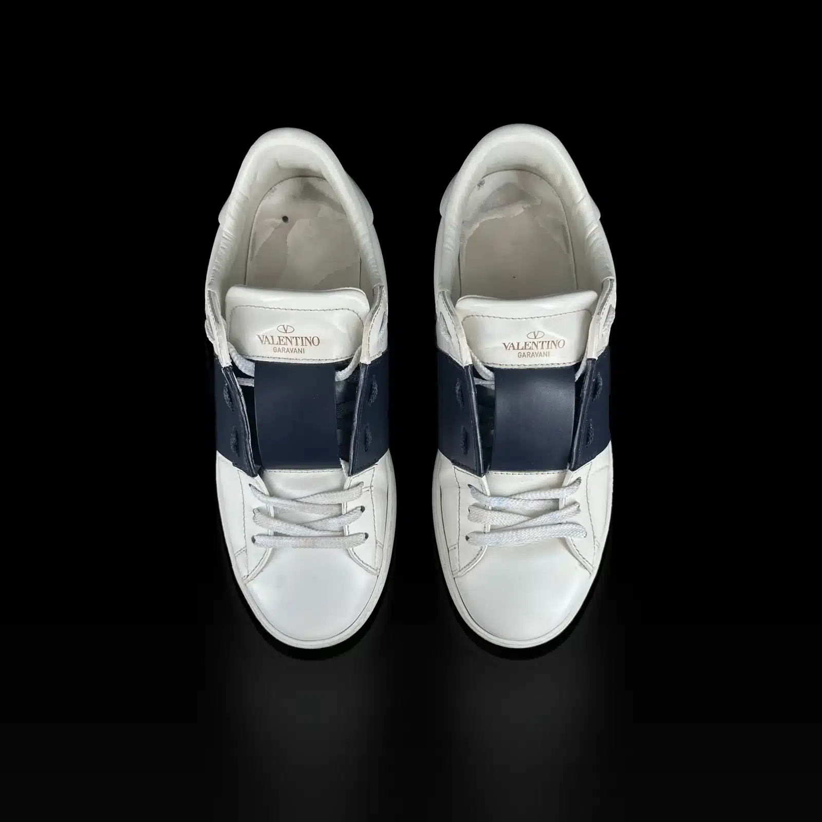 Baskets Valentino Garavani Open vues de dessus, languette bleu marine et logo doré