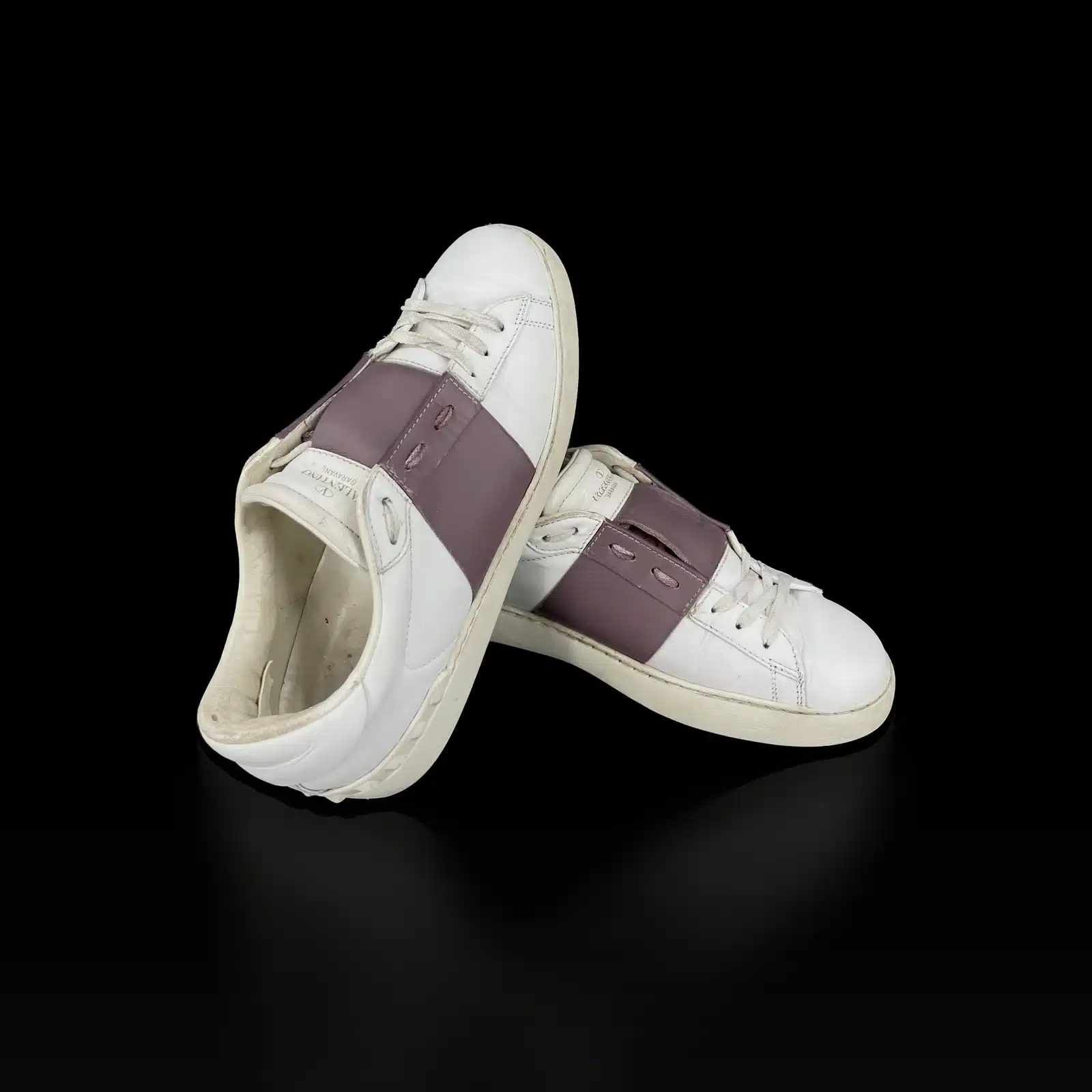 Paire de baskets Valentino Open blanc et mauve, vue côté talon