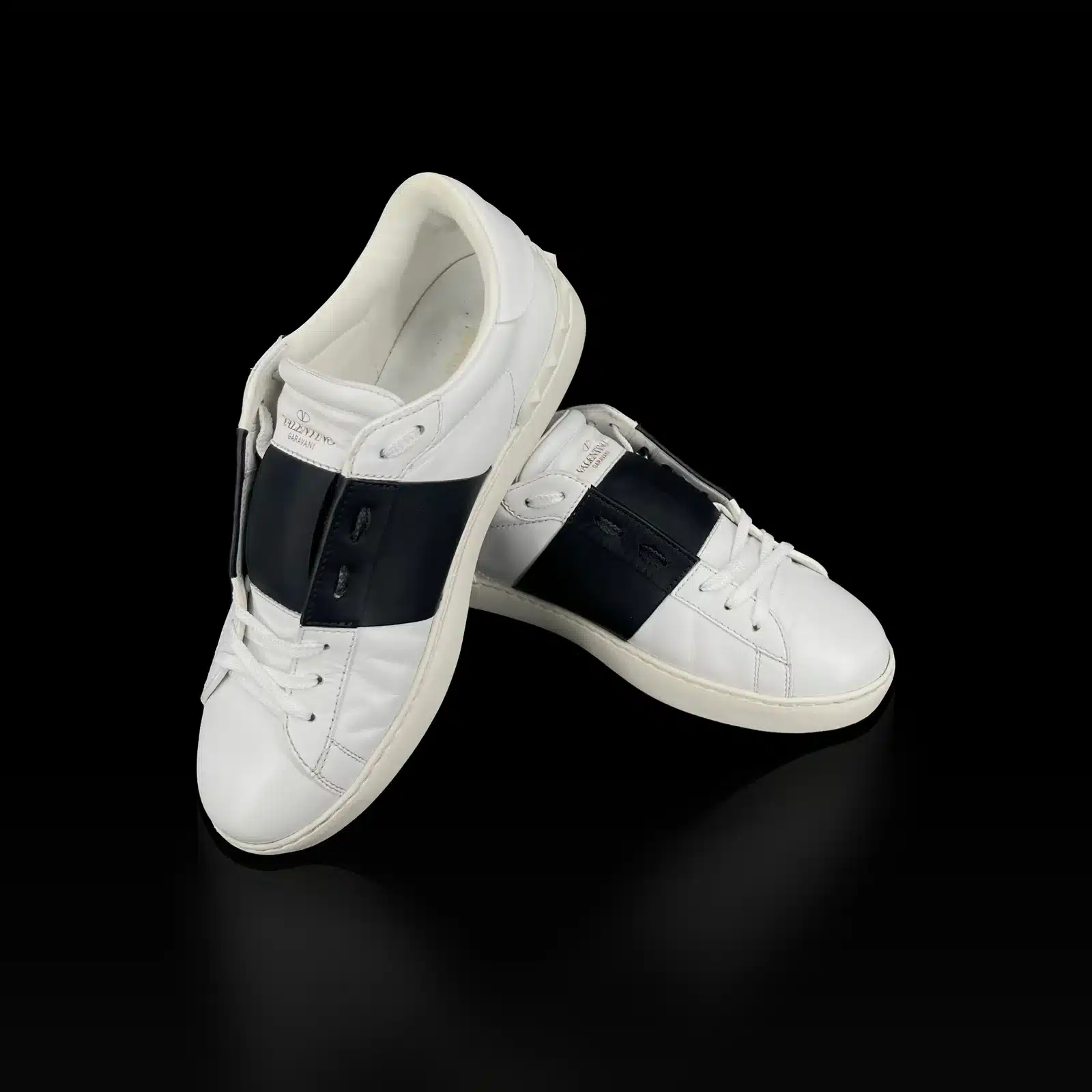 Baskets Valentino Open blanc et noir superposées, clous Rockstud au talon