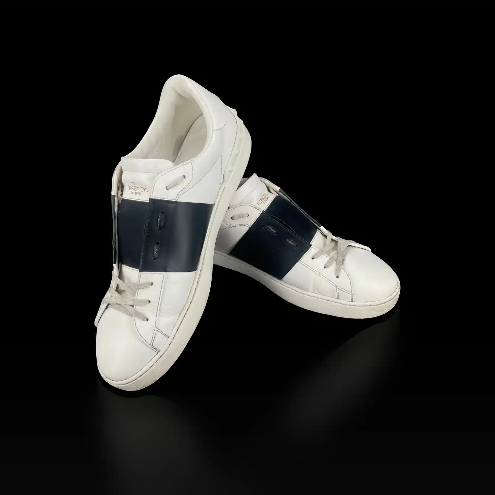 Paire de baskets Valentino Open blanc et noir, vue de face
