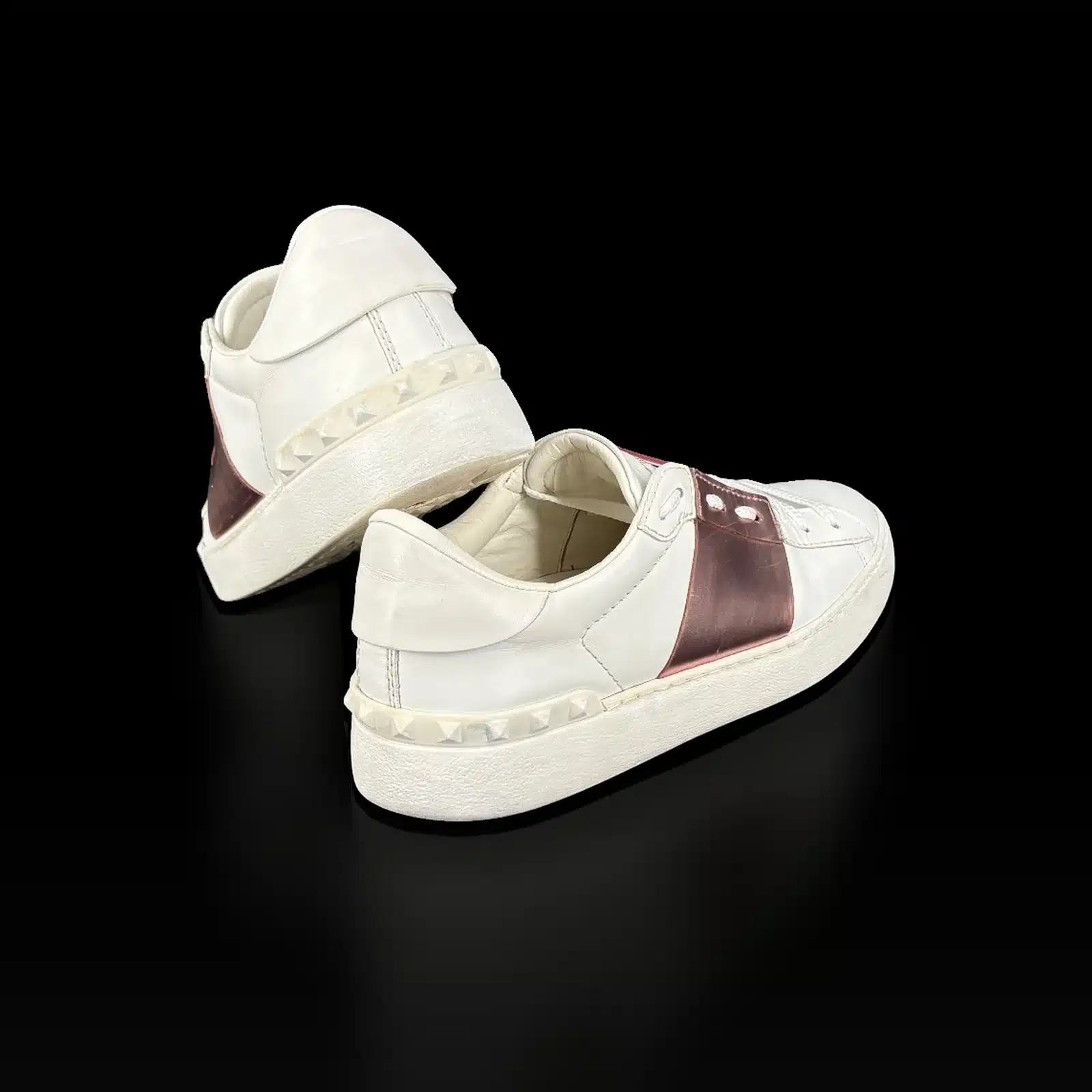 Talons des baskets Valentino Garavani Open avec clous Rockstud ton sur ton, vue arrière