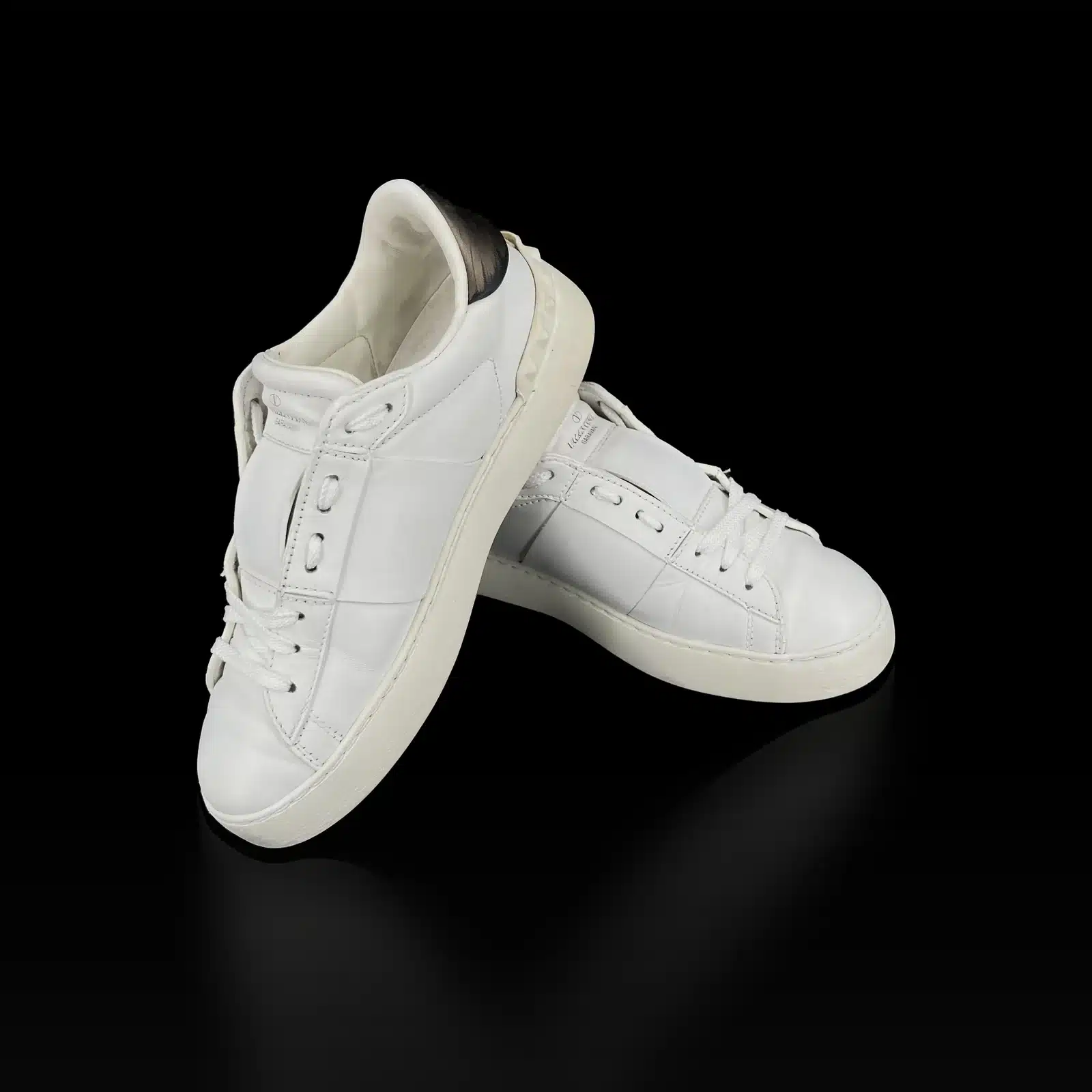 Baskets Valentino Garavani Open blanches, vue avant de trois quarts