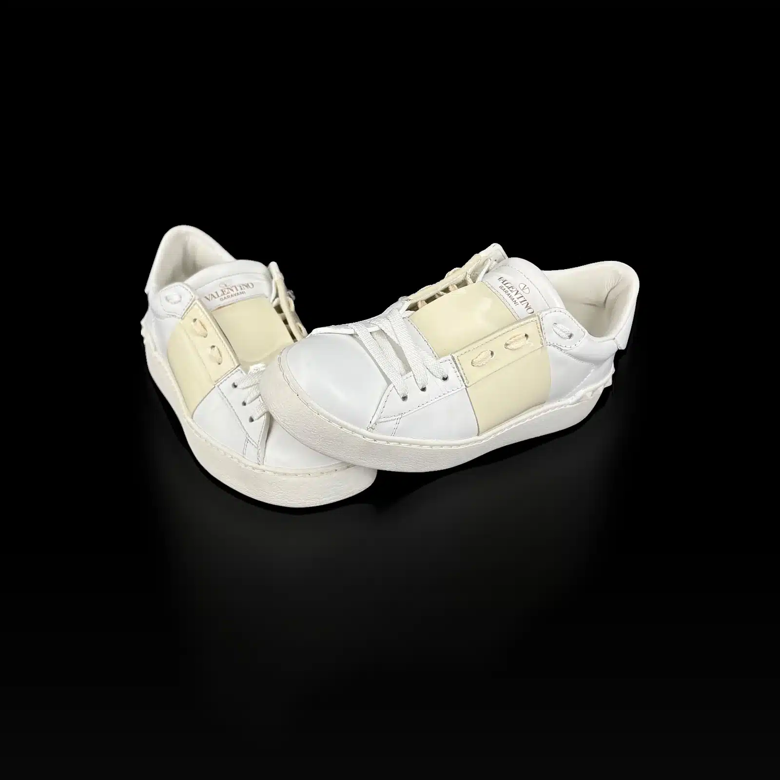 Paire de baskets Valentino Garavani Open vue de face, logo sur la bande ivoire