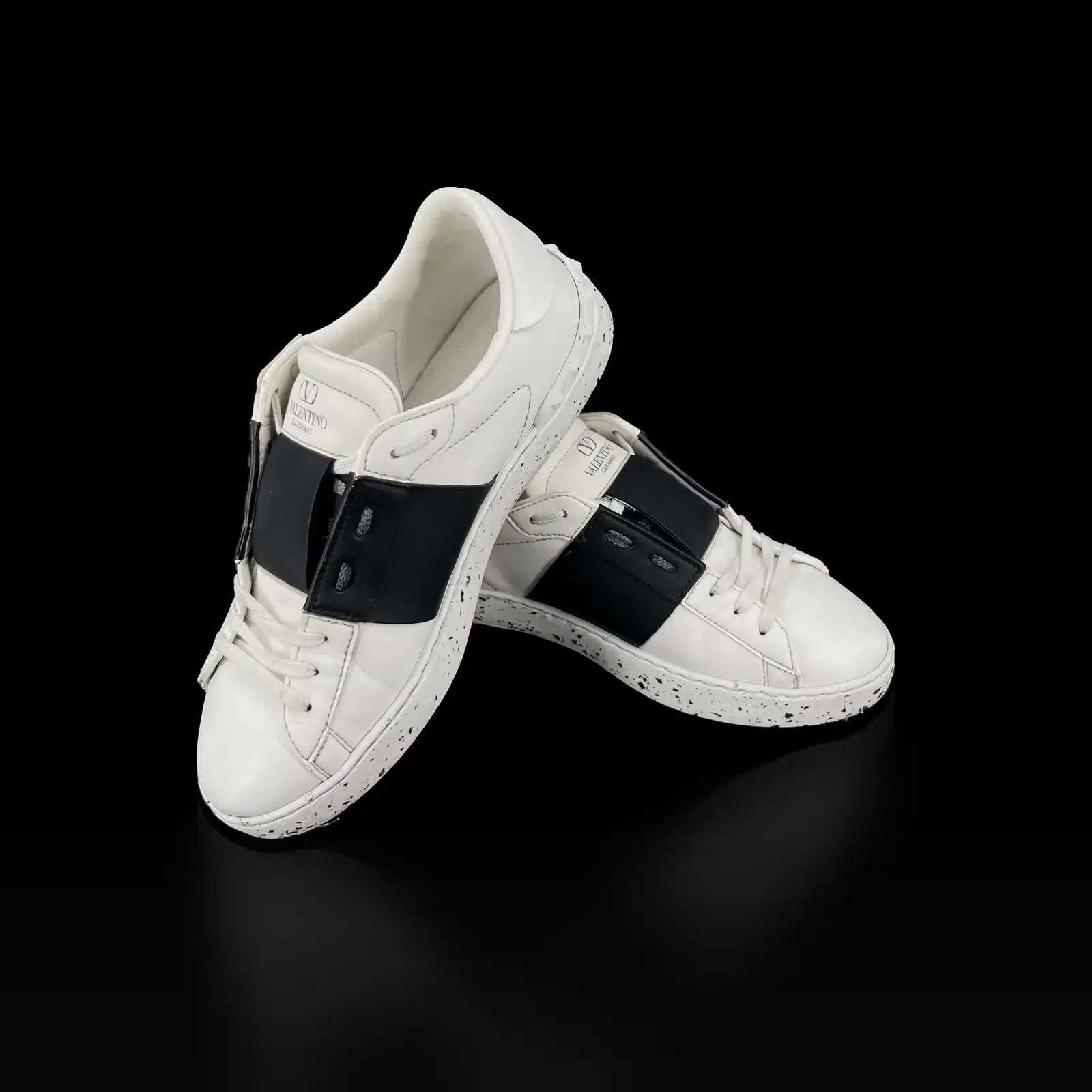 Paire de baskets Valentino Open For A Change blanches et noires, vue de l'avant