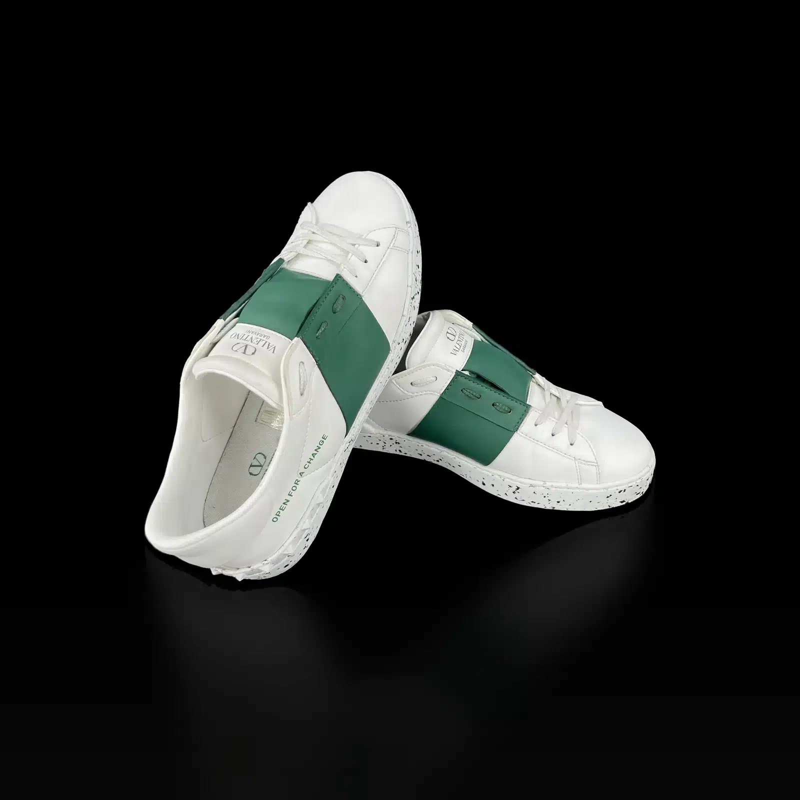 Paire de baskets Valentino Open For A Change blanc et vert, vue de trois quarts
