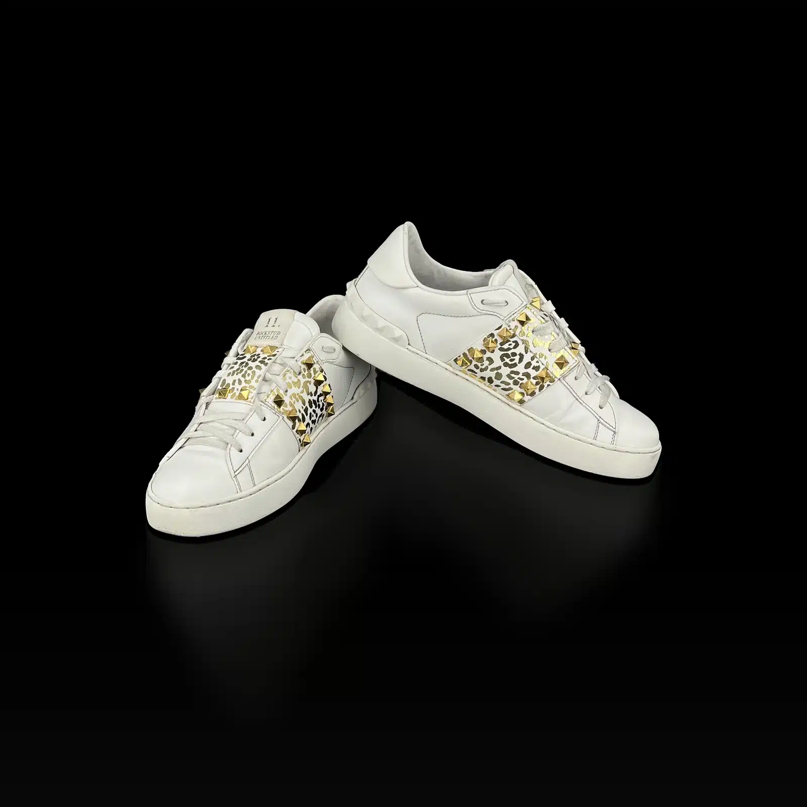 Baskets Valentino Rockstud blanches, vue de profil et du talon